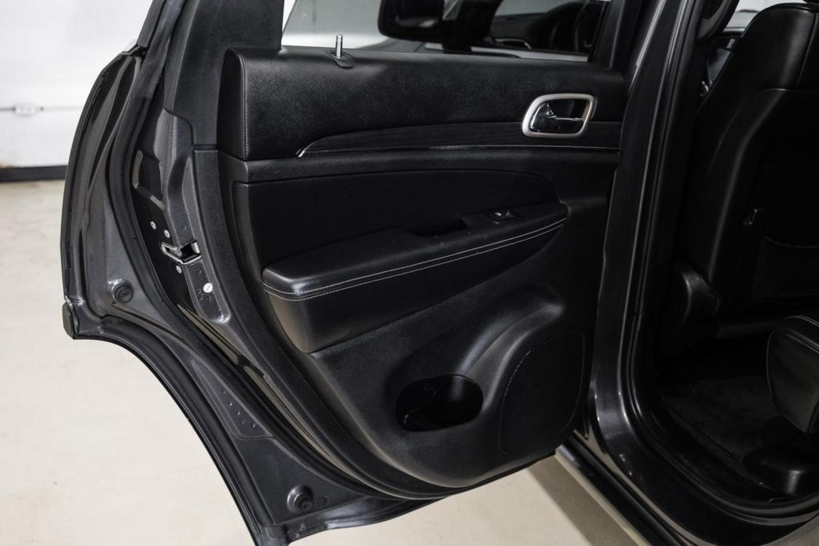 2017 Granite Crystal Metallic Clearcoat /Black Jeep Grand Cherokee Overland (1C4RJECG0HC) with an 3.6L V6 24V VVT engine, Automatic transmission, located at 15300 Midway Rd., Addison, TX, 75001, (972) 702-0011, 32.958321, -96.838074 - Photo#48