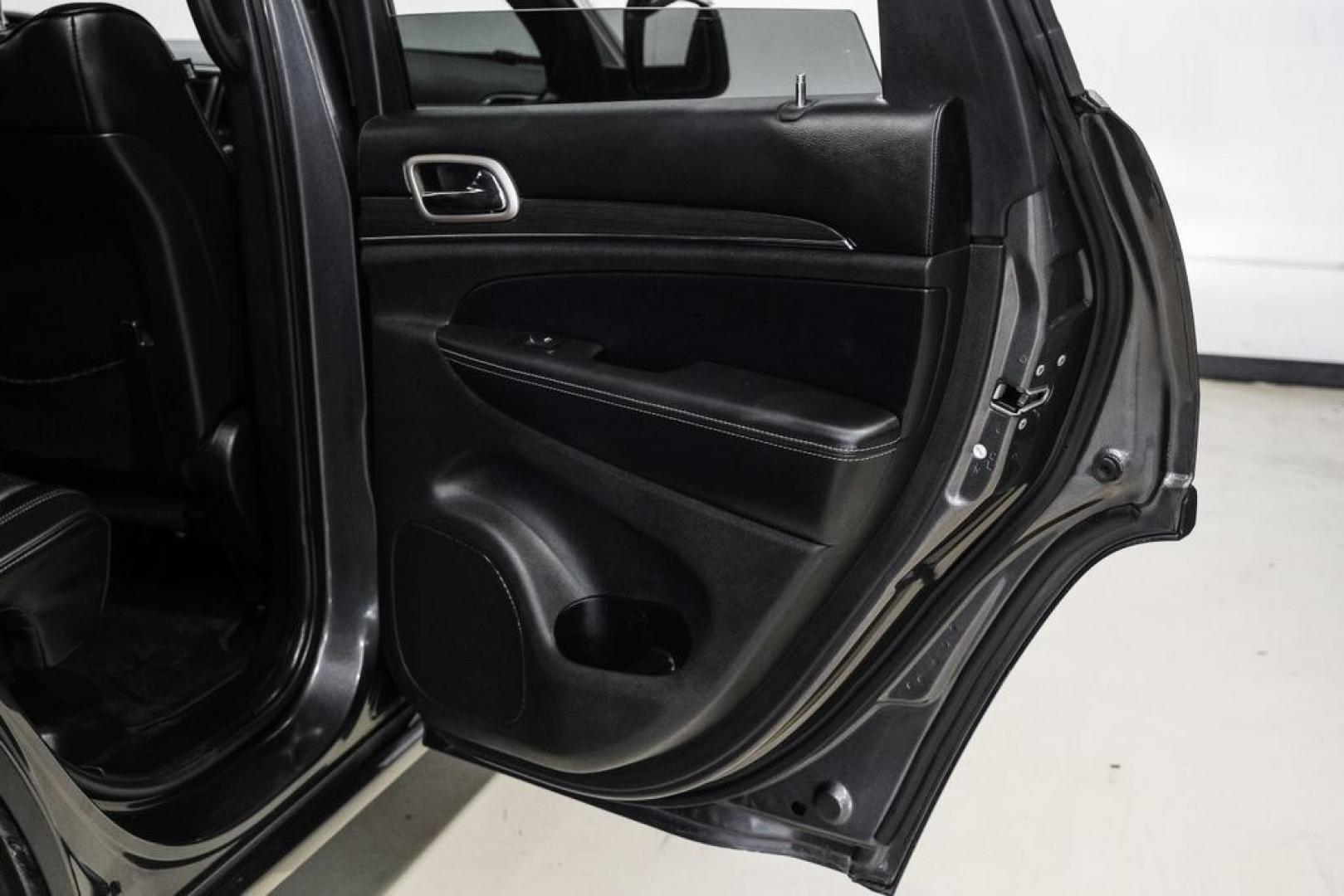 2017 Granite Crystal Metallic Clearcoat /Black Jeep Grand Cherokee Overland (1C4RJECG0HC) with an 3.6L V6 24V VVT engine, Automatic transmission, located at 15300 Midway Rd., Addison, TX, 75001, (972) 702-0011, 32.958321, -96.838074 - Photo#49