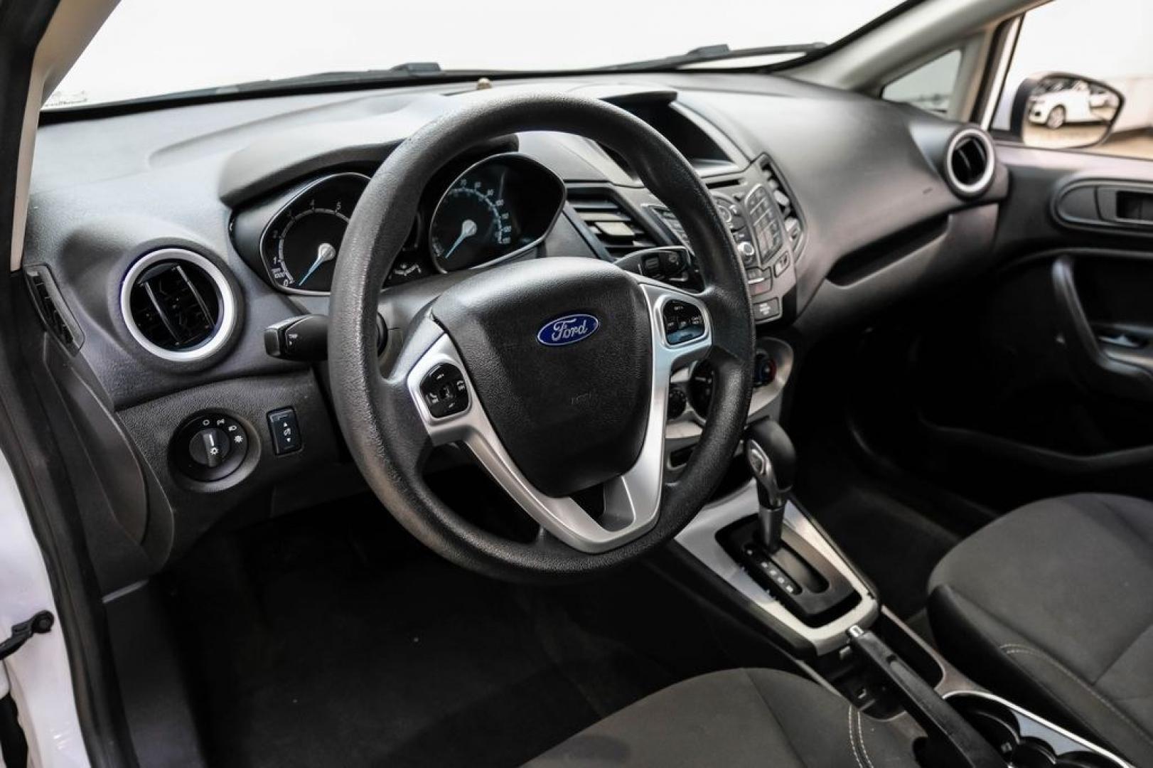 2019 Oxford White /Black Ford Fiesta SE (3FADP4EJXKM) with an 1.6L I4 Ti-VCT engine, Automatic transmission, located at 15300 Midway Rd., Addison, TX, 75001, (972) 702-0011, 32.958321, -96.838074 - Photo#2