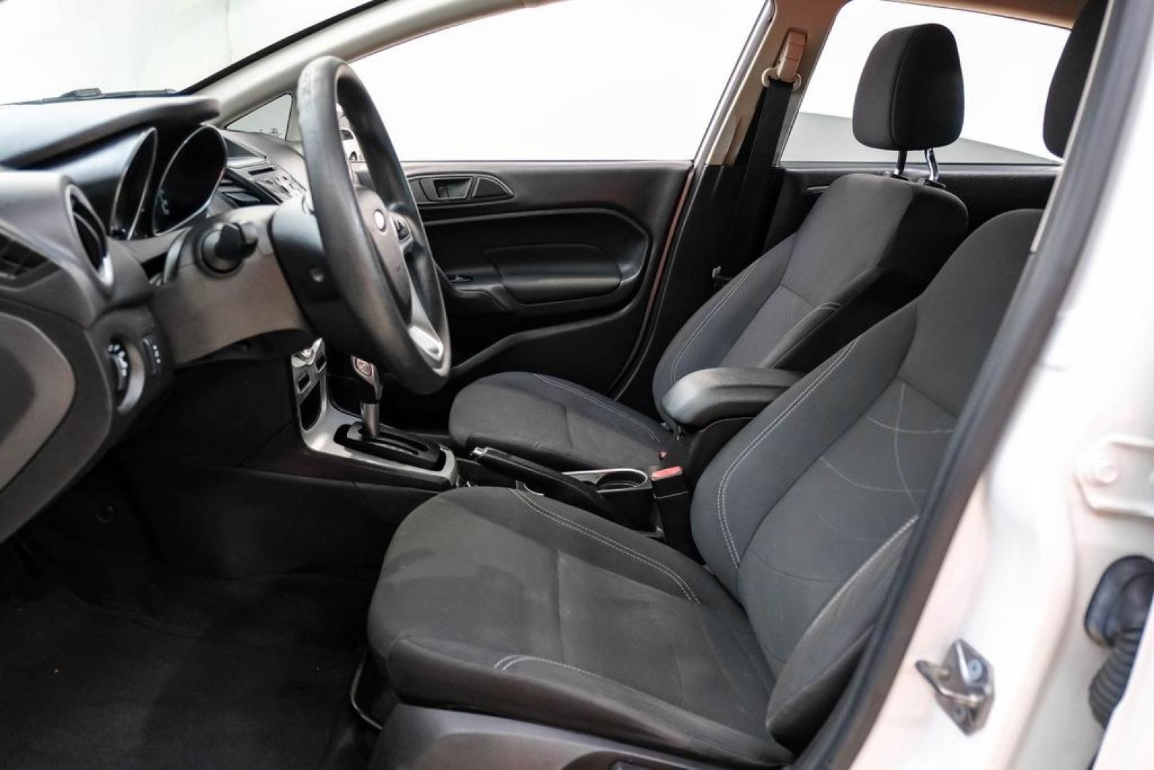 2019 Oxford White /Black Ford Fiesta SE (3FADP4EJXKM) with an 1.6L I4 Ti-VCT engine, Automatic transmission, located at 15300 Midway Rd., Addison, TX, 75001, (972) 702-0011, 32.958321, -96.838074 - Photo#3