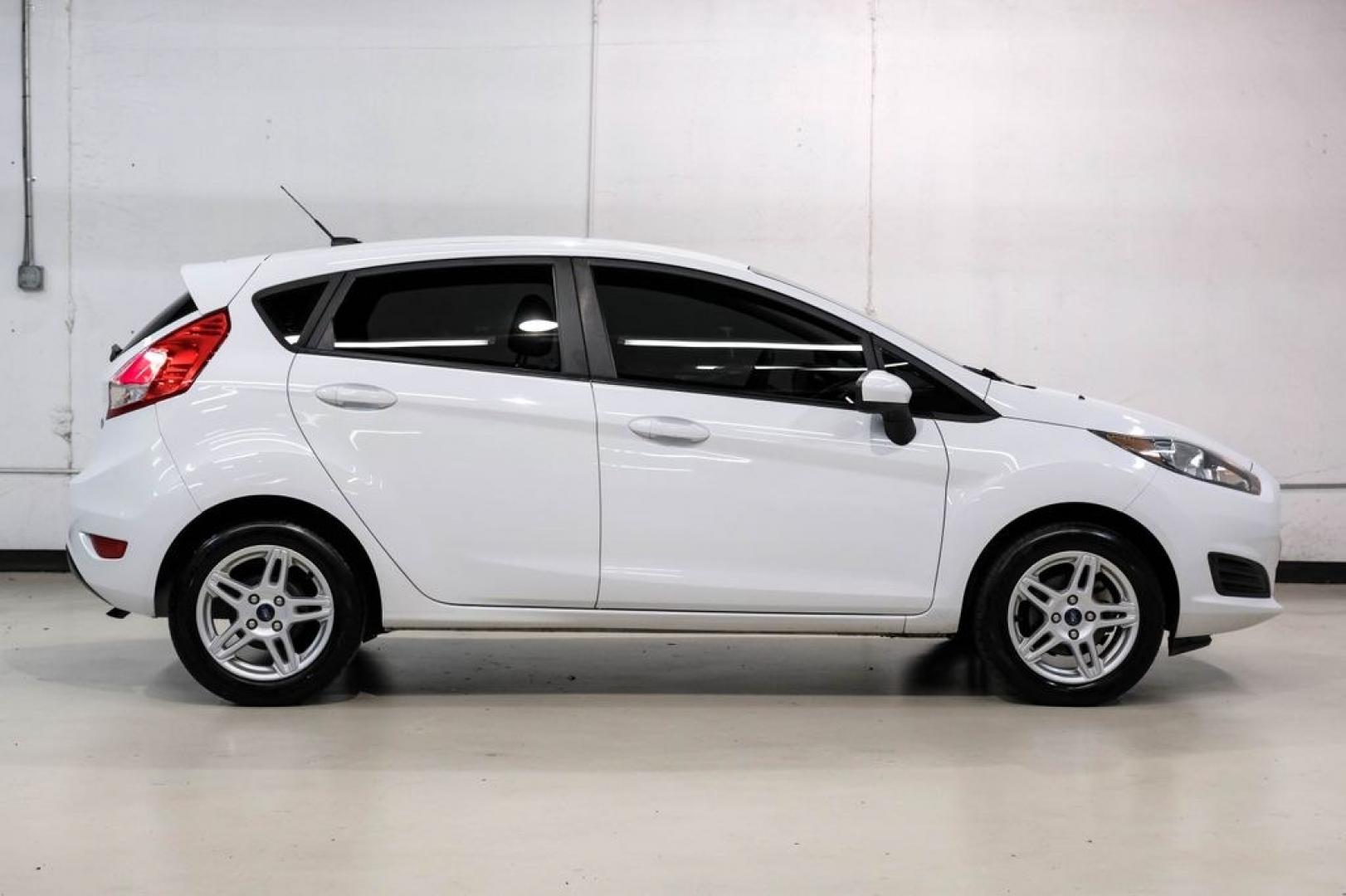 2019 Oxford White /Black Ford Fiesta SE (3FADP4EJXKM) with an 1.6L I4 Ti-VCT engine, Automatic transmission, located at 15300 Midway Rd., Addison, TX, 75001, (972) 702-0011, 32.958321, -96.838074 - Photo#6