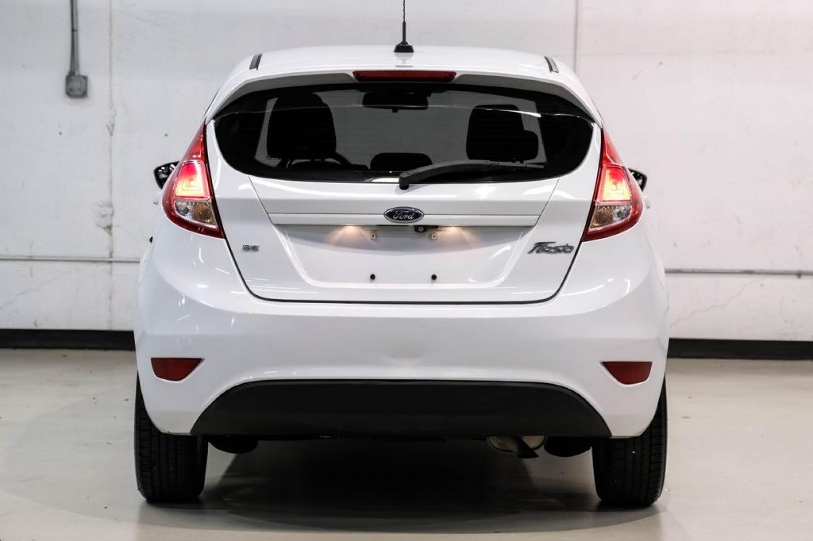 2019 Oxford White /Black Ford Fiesta SE (3FADP4EJXKM) with an 1.6L I4 Ti-VCT engine, Automatic transmission, located at 15300 Midway Rd., Addison, TX, 75001, (972) 702-0011, 32.958321, -96.838074 - Photo#8