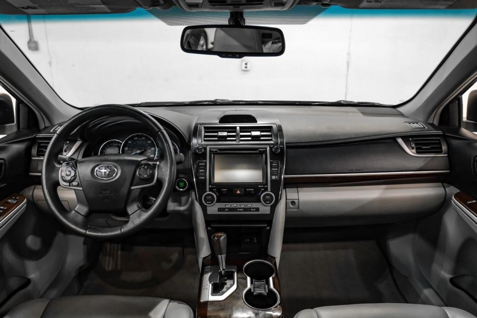 2014 Classic Silver Metallic /Ash Toyota Camry XLE (4T4BF1FK4ER) with an 2.5L I4 SMPI DOHC engine, Automatic transmission, located at 15300 Midway Rd., Addison, TX, 75001, (972) 702-0011, 32.958321, -96.838074 - Photo#15