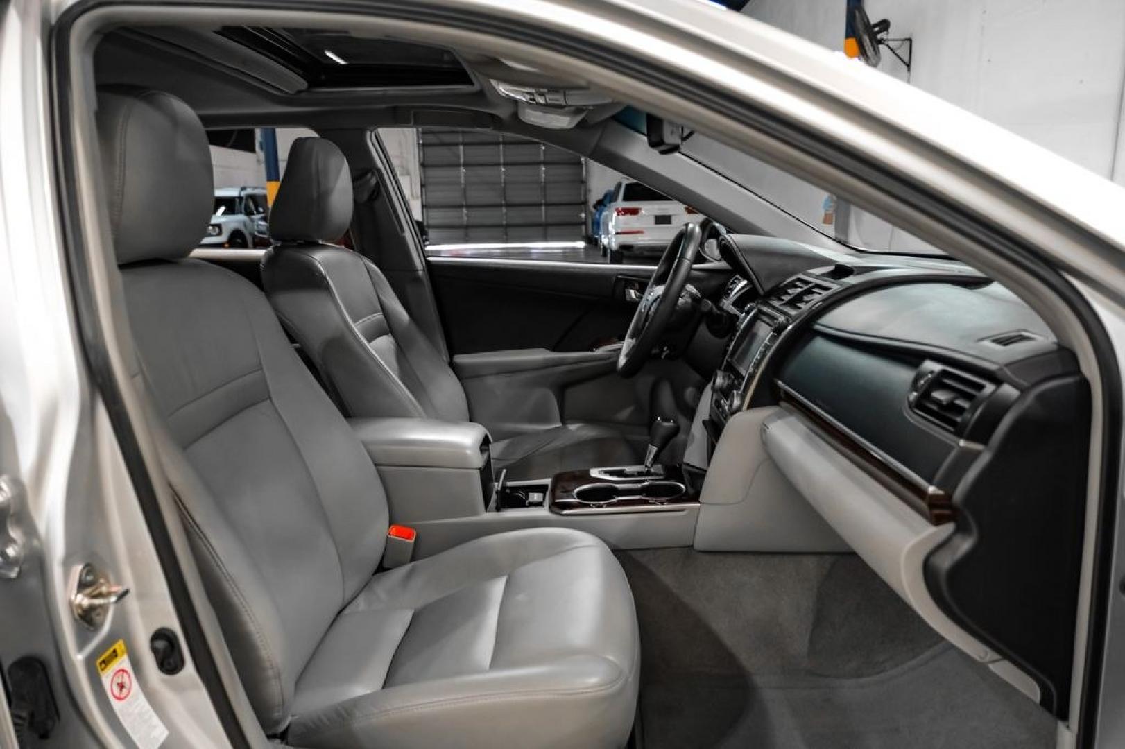 2014 Classic Silver Metallic /Ash Toyota Camry XLE (4T4BF1FK4ER) with an 2.5L I4 SMPI DOHC engine, Automatic transmission, located at 15300 Midway Rd., Addison, TX, 75001, (972) 702-0011, 32.958321, -96.838074 - Photo#35
