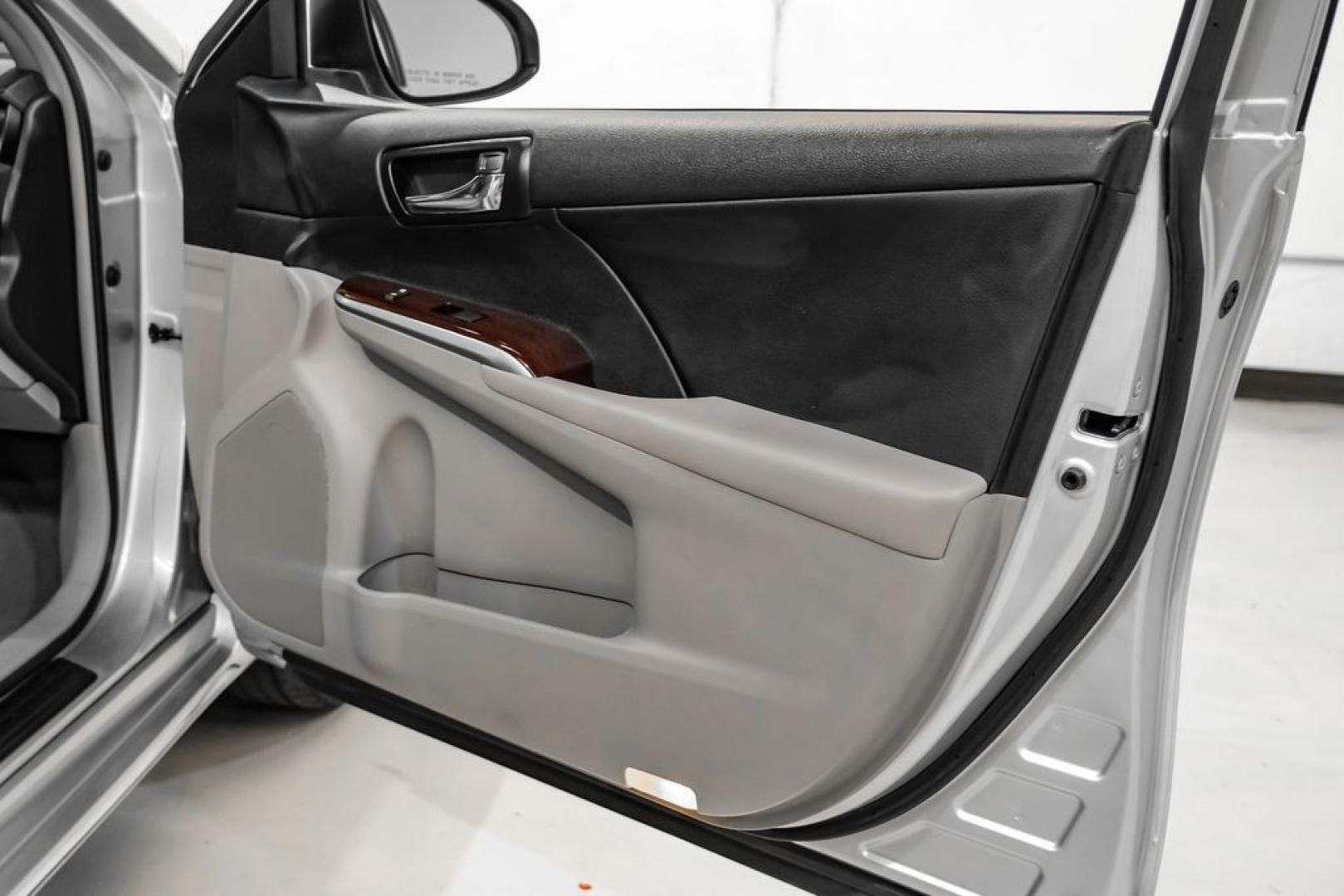 2014 Classic Silver Metallic /Ash Toyota Camry XLE (4T4BF1FK4ER) with an 2.5L I4 SMPI DOHC engine, Automatic transmission, located at 15300 Midway Rd., Addison, TX, 75001, (972) 702-0011, 32.958321, -96.838074 - Photo#45