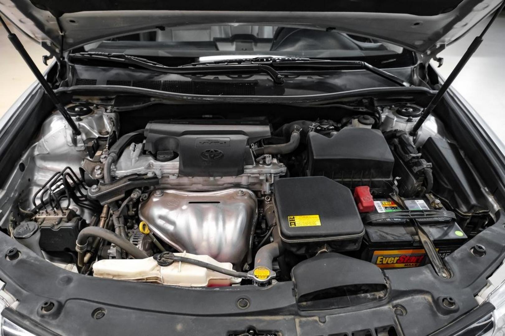2014 Classic Silver Metallic /Ash Toyota Camry XLE (4T4BF1FK4ER) with an 2.5L I4 SMPI DOHC engine, Automatic transmission, located at 15300 Midway Rd., Addison, TX, 75001, (972) 702-0011, 32.958321, -96.838074 - Photo#51