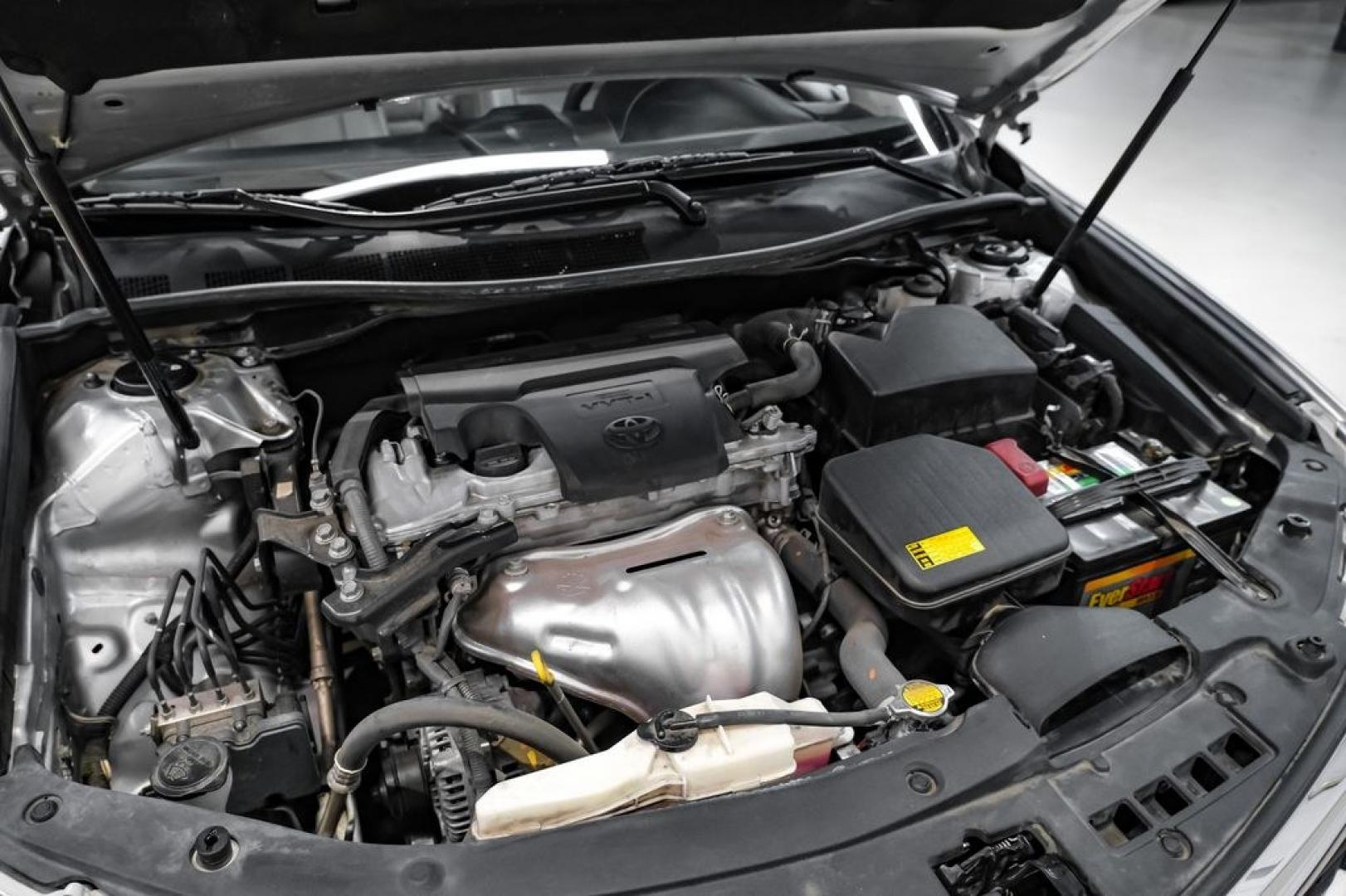 2014 Classic Silver Metallic /Ash Toyota Camry XLE (4T4BF1FK4ER) with an 2.5L I4 SMPI DOHC engine, Automatic transmission, located at 15300 Midway Rd., Addison, TX, 75001, (972) 702-0011, 32.958321, -96.838074 - Photo#52