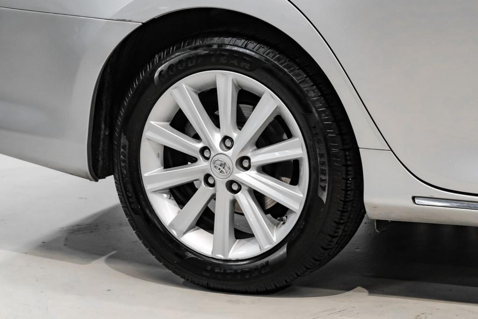 2014 Classic Silver Metallic /Ash Toyota Camry XLE (4T4BF1FK4ER) with an 2.5L I4 SMPI DOHC engine, Automatic transmission, located at 15300 Midway Rd., Addison, TX, 75001, (972) 702-0011, 32.958321, -96.838074 - Photo#55