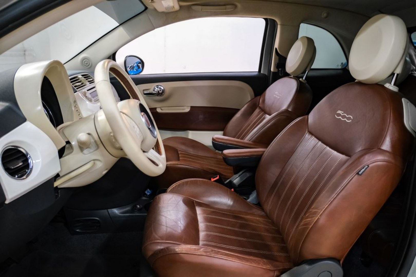 2015 Light Green /Ivory Fiat 500c Lounge (3C3CFFER4FT) with an 1.4L I4 16V MultiAir engine, Automatic transmission, located at 15300 Midway Rd., Addison, TX, 75001, (972) 702-0011, 32.958321, -96.838074 - Photo#3