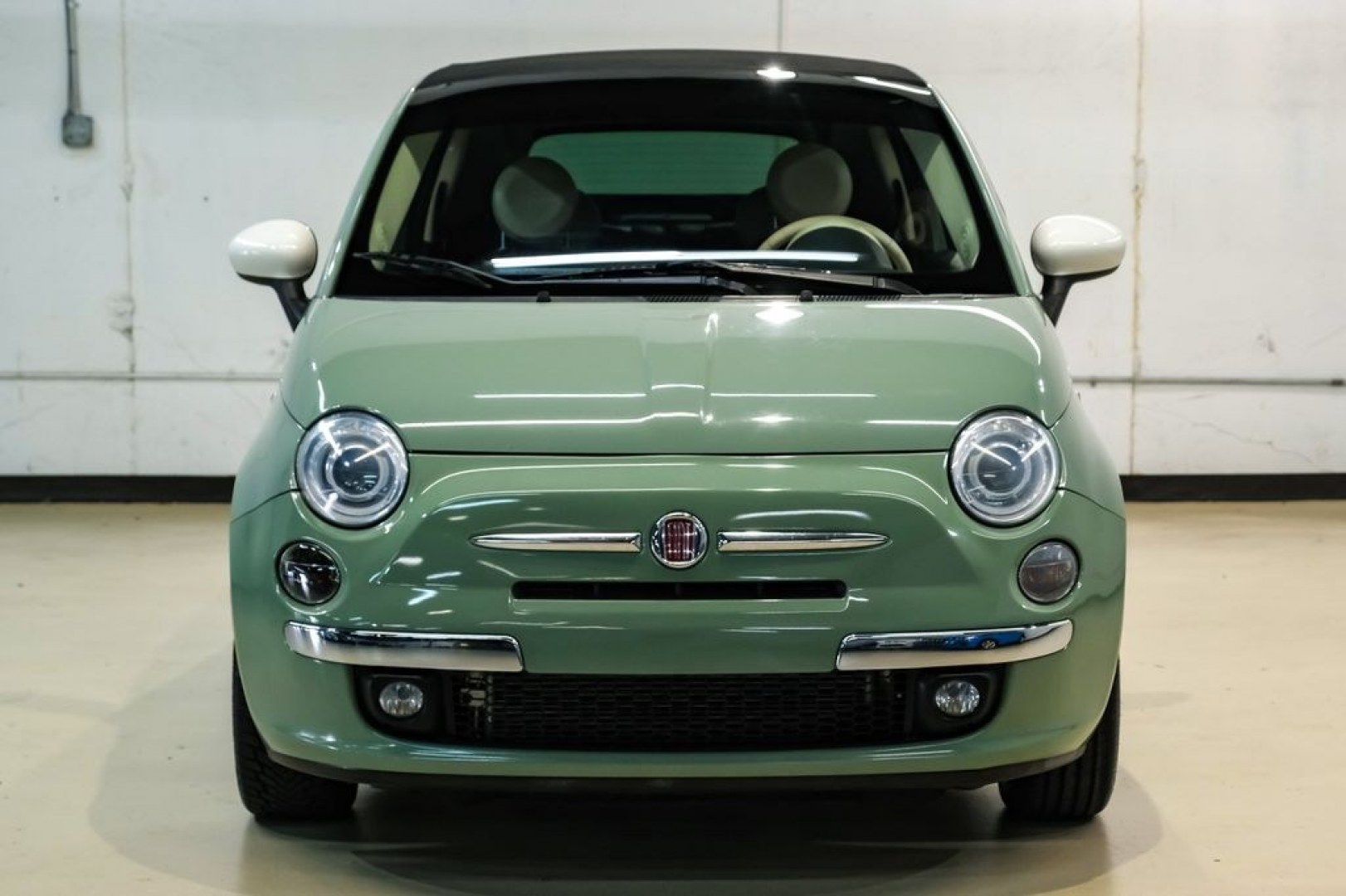 2015 Light Green /Ivory Fiat 500c Lounge (3C3CFFER4FT) with an 1.4L I4 16V MultiAir engine, Automatic transmission, located at 15300 Midway Rd., Addison, TX, 75001, (972) 702-0011, 32.958321, -96.838074 - Photo#4