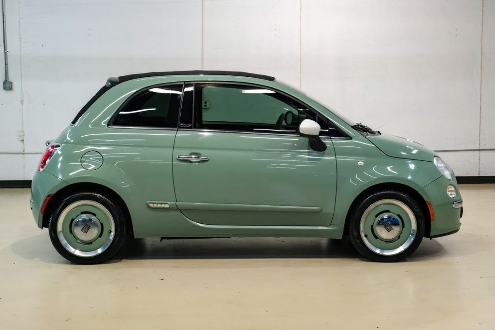 2015 Light Green /Ivory Fiat 500c Lounge (3C3CFFER4FT) with an 1.4L I4 16V MultiAir engine, Automatic transmission, located at 15300 Midway Rd., Addison, TX, 75001, (972) 702-0011, 32.958321, -96.838074 - Photo#6