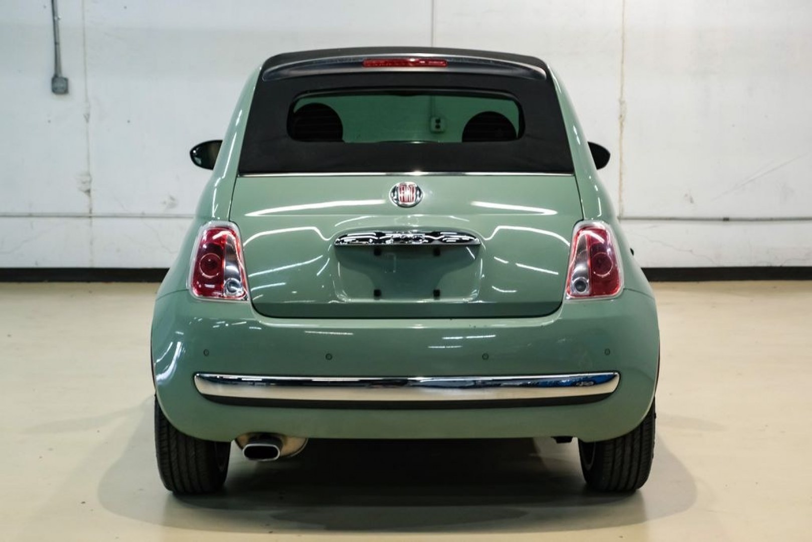 2015 Light Green /Ivory Fiat 500c Lounge (3C3CFFER4FT) with an 1.4L I4 16V MultiAir engine, Automatic transmission, located at 15300 Midway Rd., Addison, TX, 75001, (972) 702-0011, 32.958321, -96.838074 - Photo#8