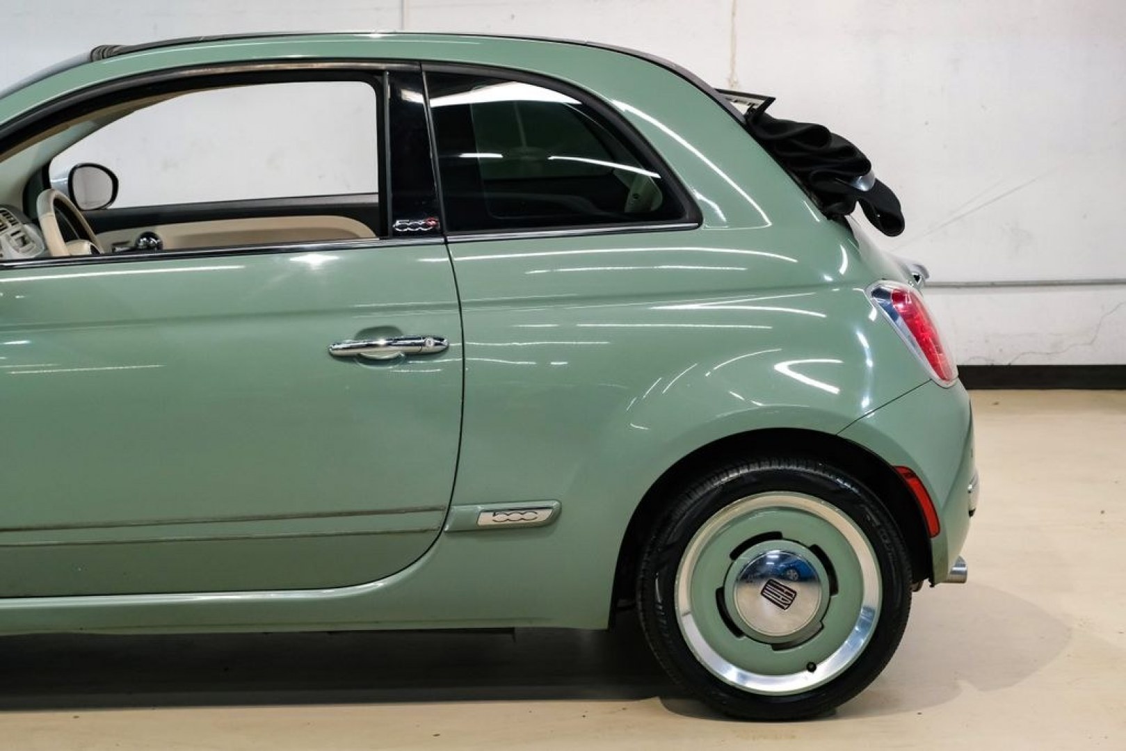 2015 Light Green /Ivory Fiat 500c Lounge (3C3CFFER4FT) with an 1.4L I4 16V MultiAir engine, Automatic transmission, located at 15300 Midway Rd., Addison, TX, 75001, (972) 702-0011, 32.958321, -96.838074 - Photo#12