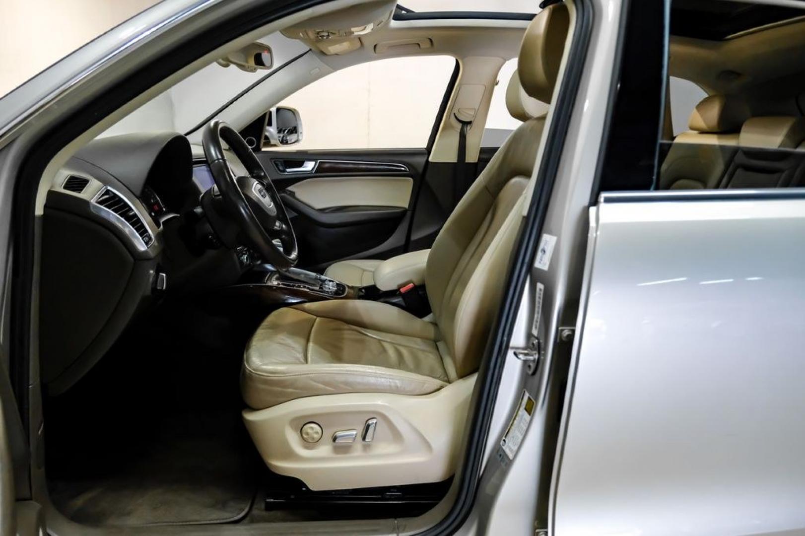 2017 Silver Metallic /Pistachio Beige Audi Q5 2.0T Premium Plus (WA1L2AFP1HA) with an 2.0L 4-Cylinder TFSI engine, Automatic transmission, located at 15300 Midway Rd., Addison, TX, 75001, (972) 702-0011, 32.958321, -96.838074 - Photo#3