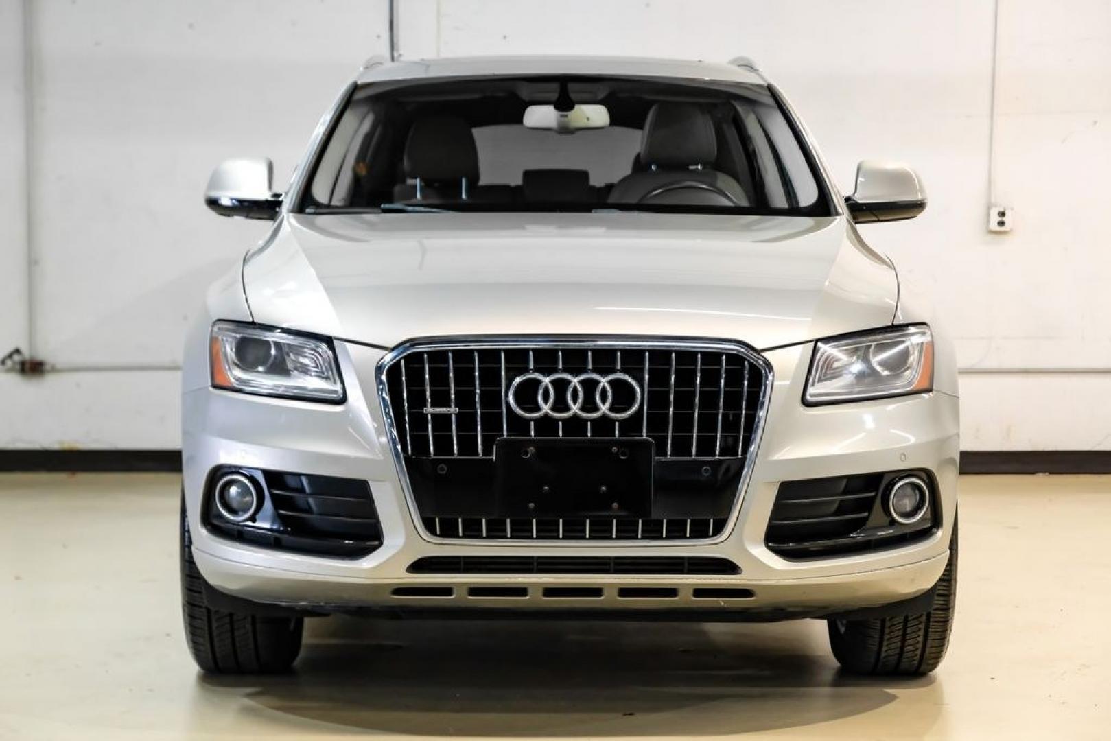 2017 Silver Metallic /Pistachio Beige Audi Q5 2.0T Premium Plus (WA1L2AFP1HA) with an 2.0L 4-Cylinder TFSI engine, Automatic transmission, located at 15300 Midway Rd., Addison, TX, 75001, (972) 702-0011, 32.958321, -96.838074 - Photo#5