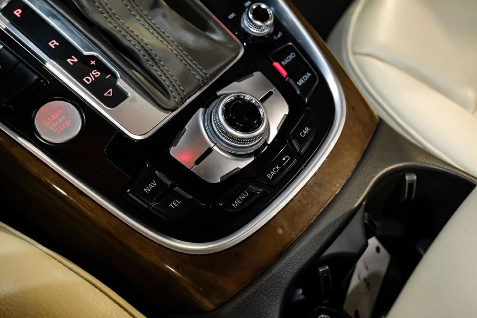 2017 Silver Metallic /Pistachio Beige Audi Q5 2.0T Premium Plus (WA1L2AFP1HA) with an 2.0L 4-Cylinder TFSI engine, Automatic transmission, located at 15300 Midway Rd., Addison, TX, 75001, (972) 702-0011, 32.958321, -96.838074 - Photo#26