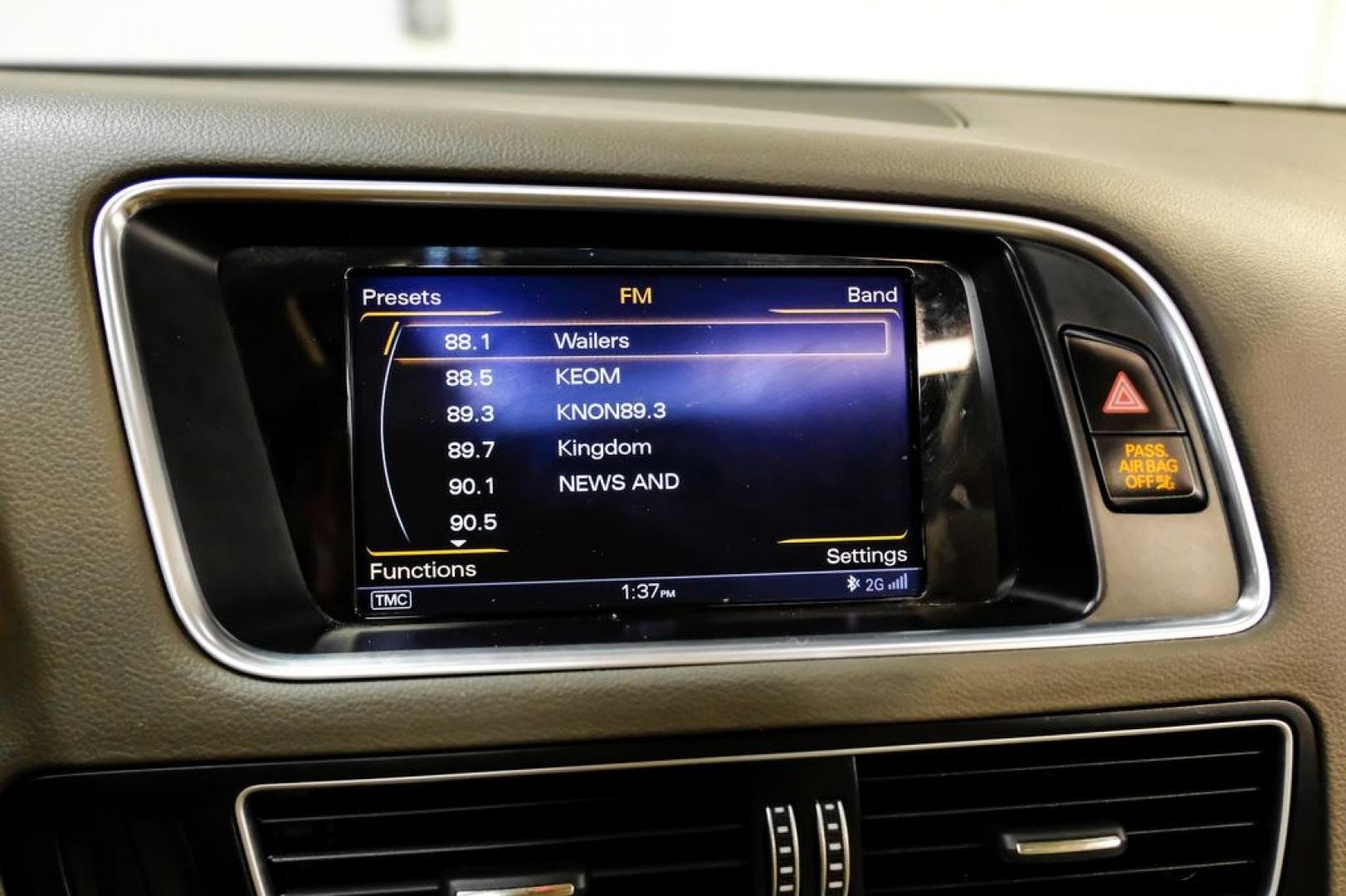 2017 Silver Metallic /Pistachio Beige Audi Q5 2.0T Premium Plus (WA1L2AFP1HA) with an 2.0L 4-Cylinder TFSI engine, Automatic transmission, located at 15300 Midway Rd., Addison, TX, 75001, (972) 702-0011, 32.958321, -96.838074 - Photo#29