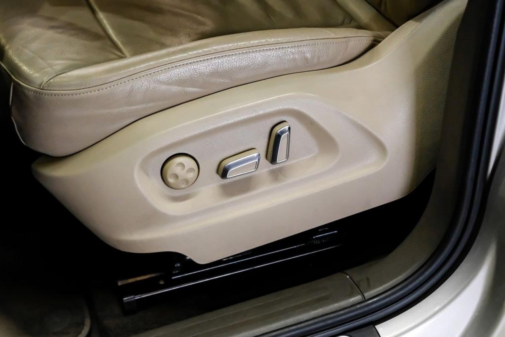 2017 Silver Metallic /Pistachio Beige Audi Q5 2.0T Premium Plus (WA1L2AFP1HA) with an 2.0L 4-Cylinder TFSI engine, Automatic transmission, located at 15300 Midway Rd., Addison, TX, 75001, (972) 702-0011, 32.958321, -96.838074 - Photo#33