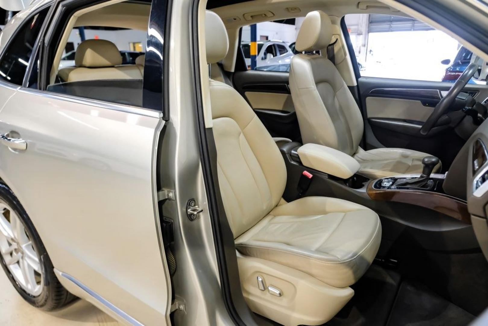 2017 Silver Metallic /Pistachio Beige Audi Q5 2.0T Premium Plus (WA1L2AFP1HA) with an 2.0L 4-Cylinder TFSI engine, Automatic transmission, located at 15300 Midway Rd., Addison, TX, 75001, (972) 702-0011, 32.958321, -96.838074 - Photo#35