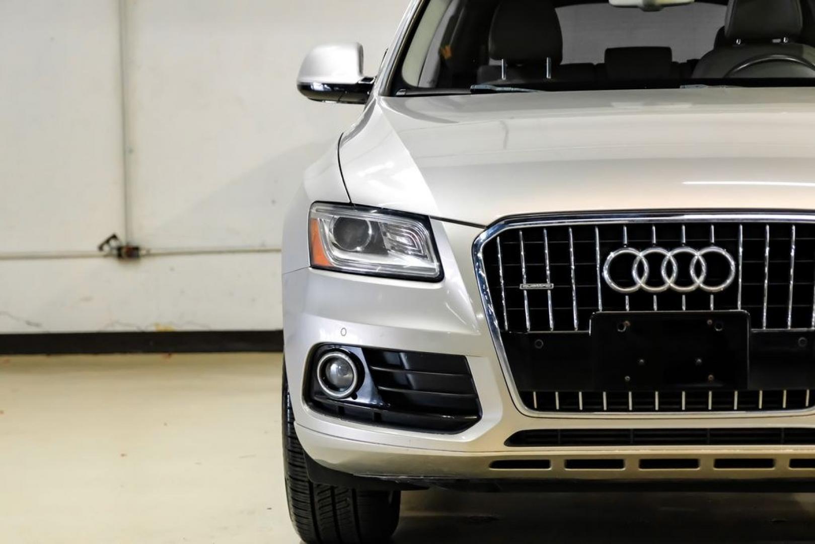 2017 Silver Metallic /Pistachio Beige Audi Q5 2.0T Premium Plus (WA1L2AFP1HA) with an 2.0L 4-Cylinder TFSI engine, Automatic transmission, located at 15300 Midway Rd., Addison, TX, 75001, (972) 702-0011, 32.958321, -96.838074 - Photo#47
