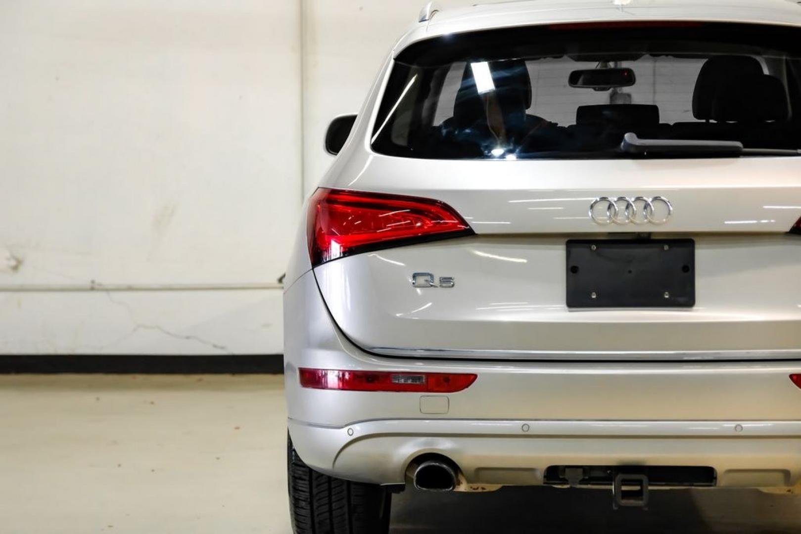 2017 Silver Metallic /Pistachio Beige Audi Q5 2.0T Premium Plus (WA1L2AFP1HA) with an 2.0L 4-Cylinder TFSI engine, Automatic transmission, located at 15300 Midway Rd., Addison, TX, 75001, (972) 702-0011, 32.958321, -96.838074 - Photo#48