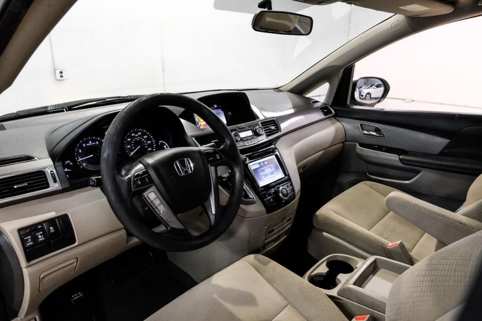 2017 White Diamond Pearl /Beige Honda Odyssey SE (5FNRL5H3XHB) with an 3.5L V6 SOHC i-VTEC 24V engine, Automatic transmission, located at 15300 Midway Rd., Addison, TX, 75001, (972) 702-0011, 32.958321, -96.838074 - Photo#2