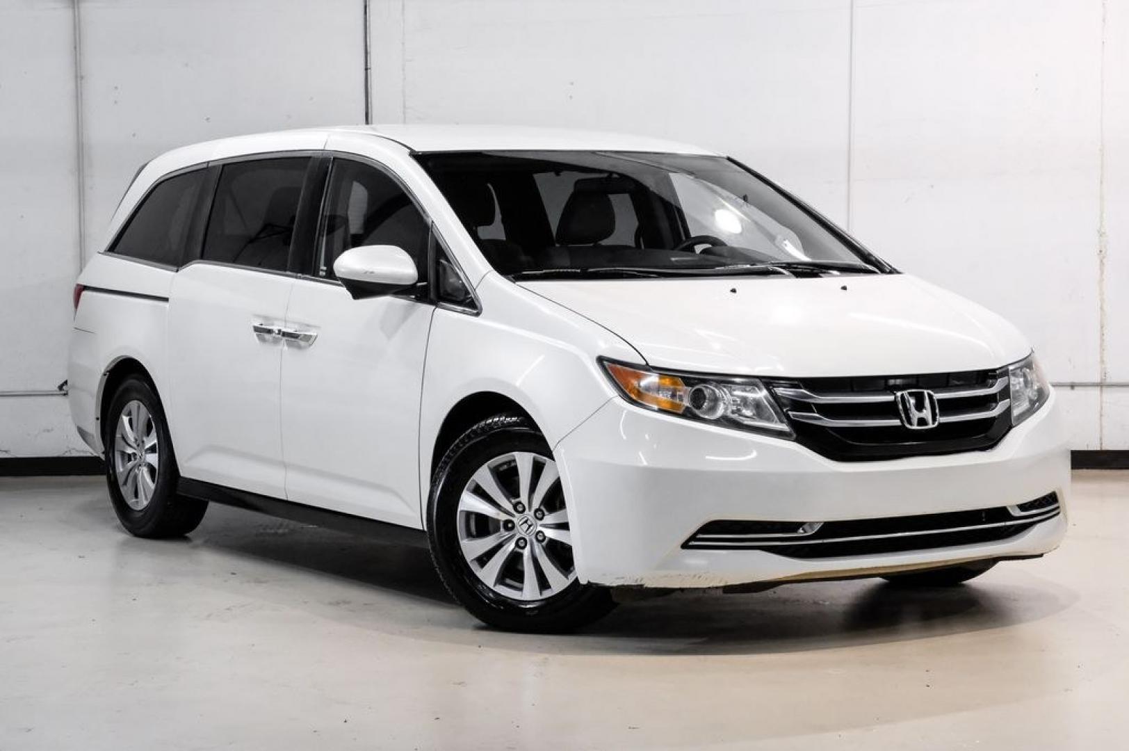 2017 White Diamond Pearl /Beige Honda Odyssey SE (5FNRL5H3XHB) with an 3.5L V6 SOHC i-VTEC 24V engine, Automatic transmission, located at 15300 Midway Rd., Addison, TX, 75001, (972) 702-0011, 32.958321, -96.838074 - Photo#5