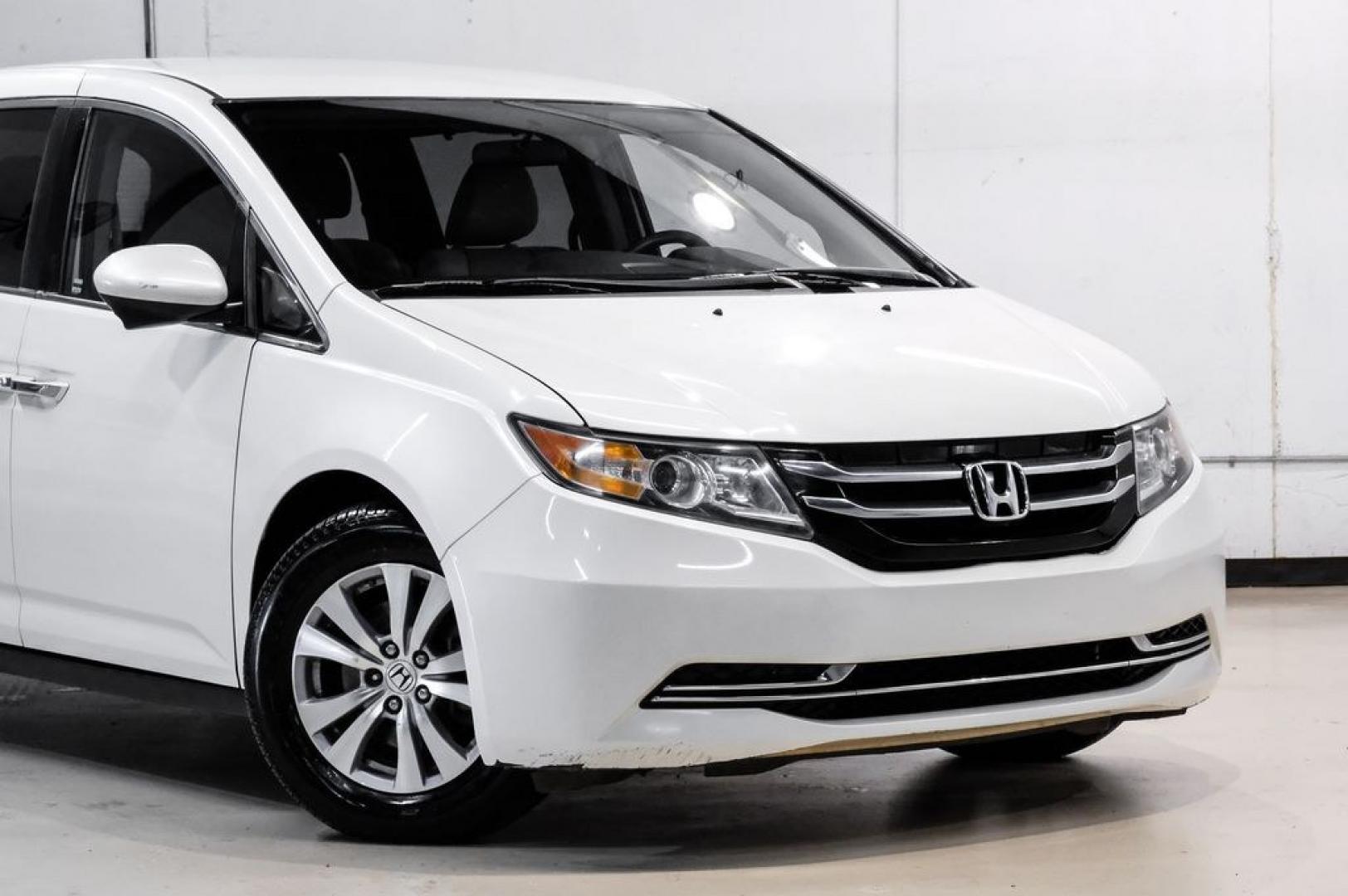 2017 White Diamond Pearl /Beige Honda Odyssey SE (5FNRL5H3XHB) with an 3.5L V6 SOHC i-VTEC 24V engine, Automatic transmission, located at 15300 Midway Rd., Addison, TX, 75001, (972) 702-0011, 32.958321, -96.838074 - Photo#7