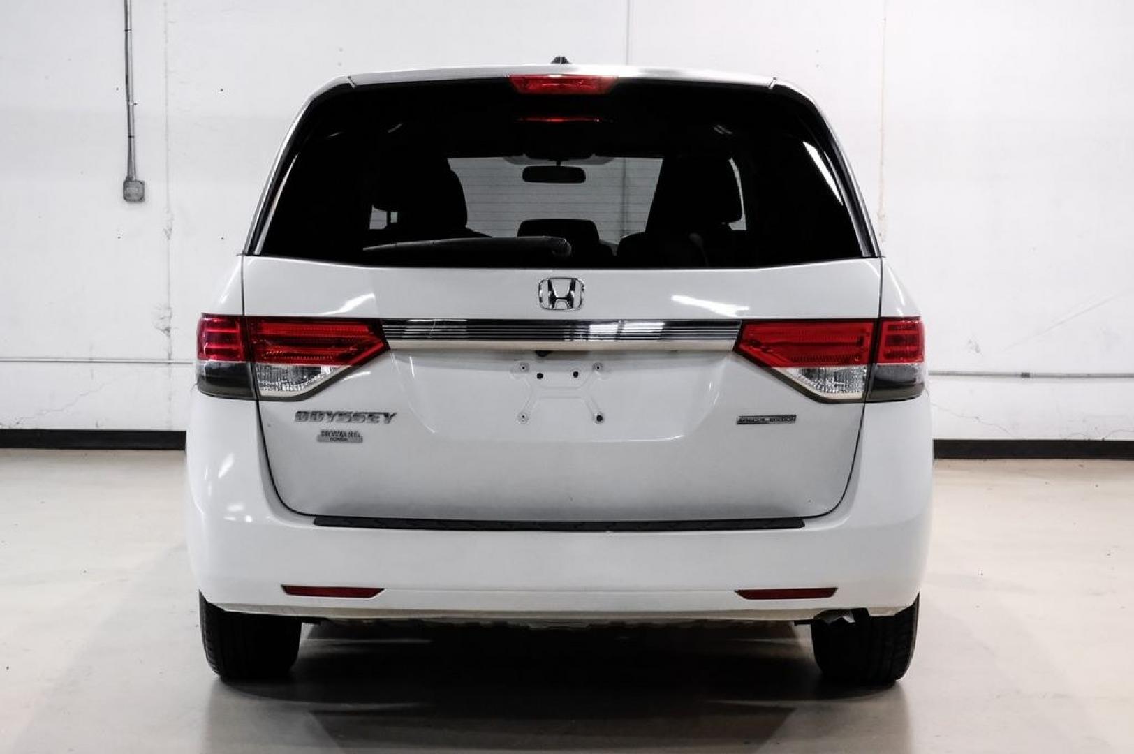 2017 White Diamond Pearl /Beige Honda Odyssey SE (5FNRL5H3XHB) with an 3.5L V6 SOHC i-VTEC 24V engine, Automatic transmission, located at 15300 Midway Rd., Addison, TX, 75001, (972) 702-0011, 32.958321, -96.838074 - Photo#10