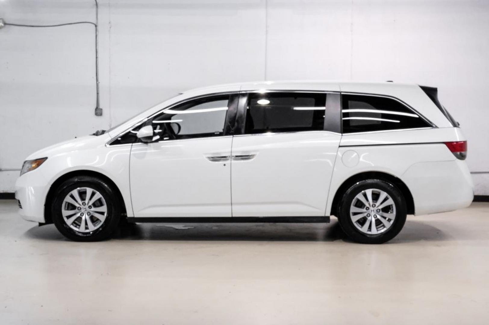 2017 White Diamond Pearl /Beige Honda Odyssey SE (5FNRL5H3XHB) with an 3.5L V6 SOHC i-VTEC 24V engine, Automatic transmission, located at 15300 Midway Rd., Addison, TX, 75001, (972) 702-0011, 32.958321, -96.838074 - Photo#14