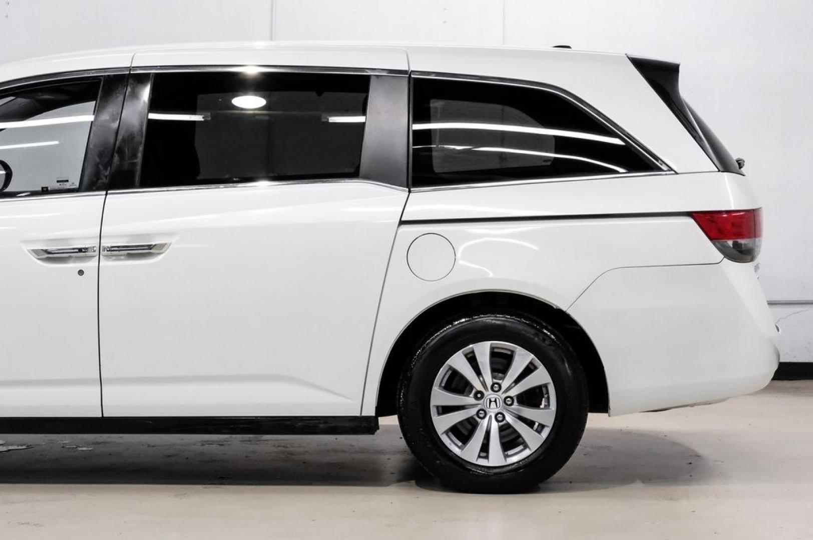 2017 White Diamond Pearl /Beige Honda Odyssey SE (5FNRL5H3XHB) with an 3.5L V6 SOHC i-VTEC 24V engine, Automatic transmission, located at 15300 Midway Rd., Addison, TX, 75001, (972) 702-0011, 32.958321, -96.838074 - Photo#16