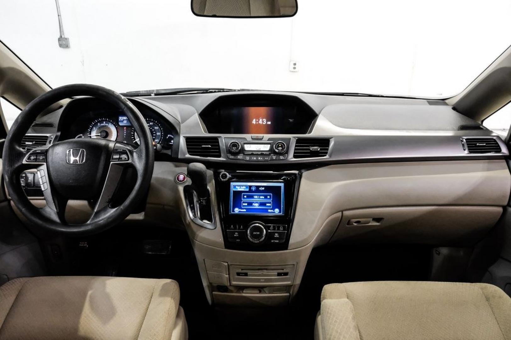 2017 White Diamond Pearl /Beige Honda Odyssey SE (5FNRL5H3XHB) with an 3.5L V6 SOHC i-VTEC 24V engine, Automatic transmission, located at 15300 Midway Rd., Addison, TX, 75001, (972) 702-0011, 32.958321, -96.838074 - Photo#18