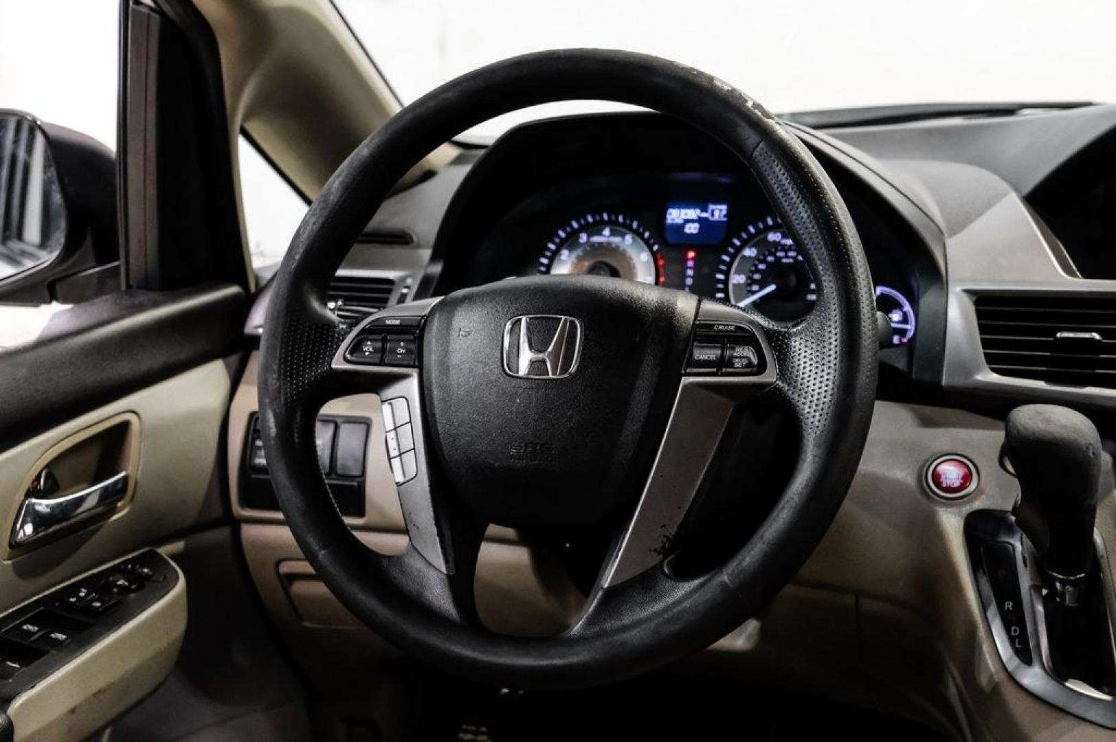 2017 White Diamond Pearl /Beige Honda Odyssey SE (5FNRL5H3XHB) with an 3.5L V6 SOHC i-VTEC 24V engine, Automatic transmission, located at 15300 Midway Rd., Addison, TX, 75001, (972) 702-0011, 32.958321, -96.838074 - Photo#20