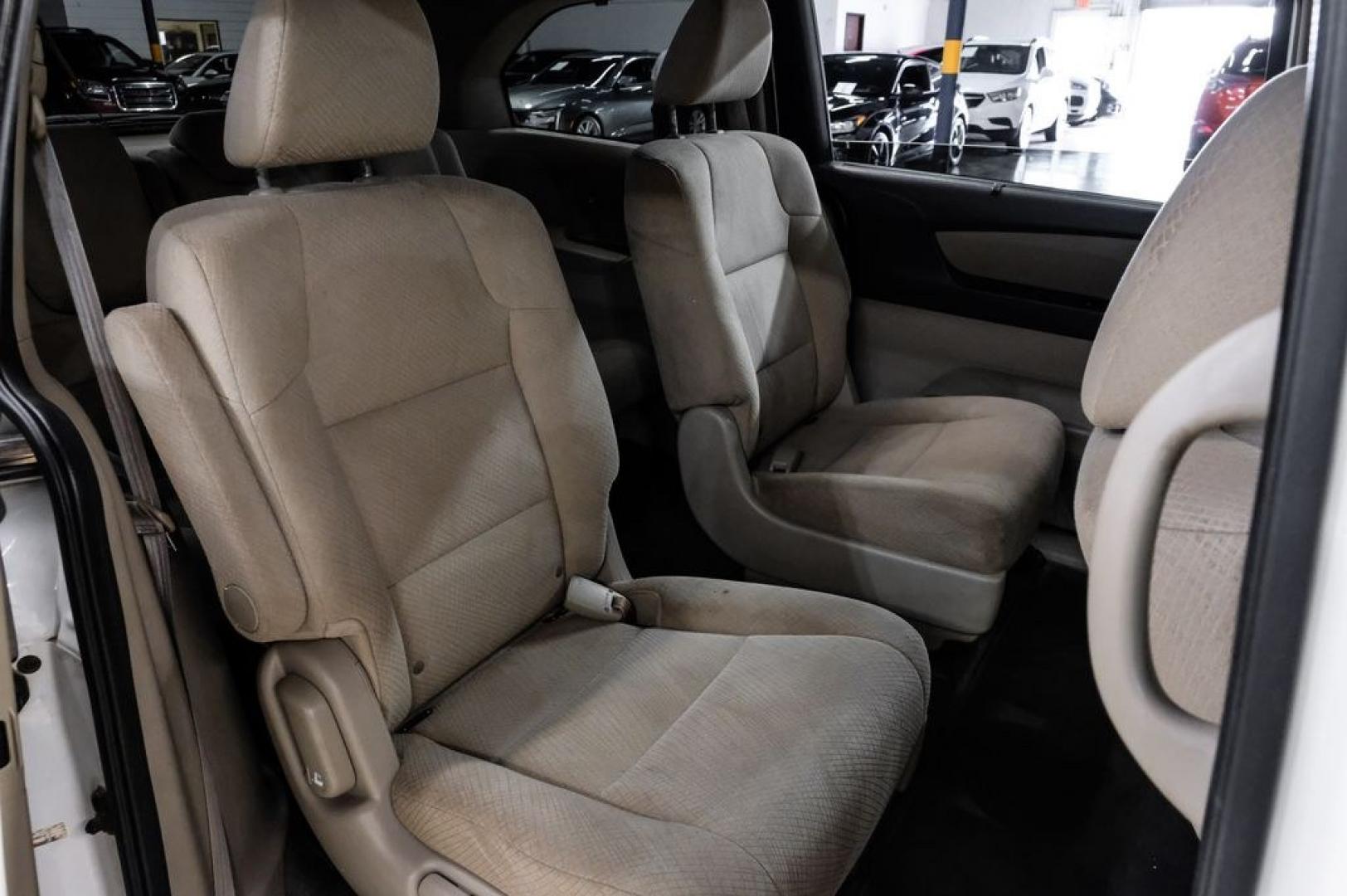 2017 White Diamond Pearl /Beige Honda Odyssey SE (5FNRL5H3XHB) with an 3.5L V6 SOHC i-VTEC 24V engine, Automatic transmission, located at 15300 Midway Rd., Addison, TX, 75001, (972) 702-0011, 32.958321, -96.838074 - Photo#45