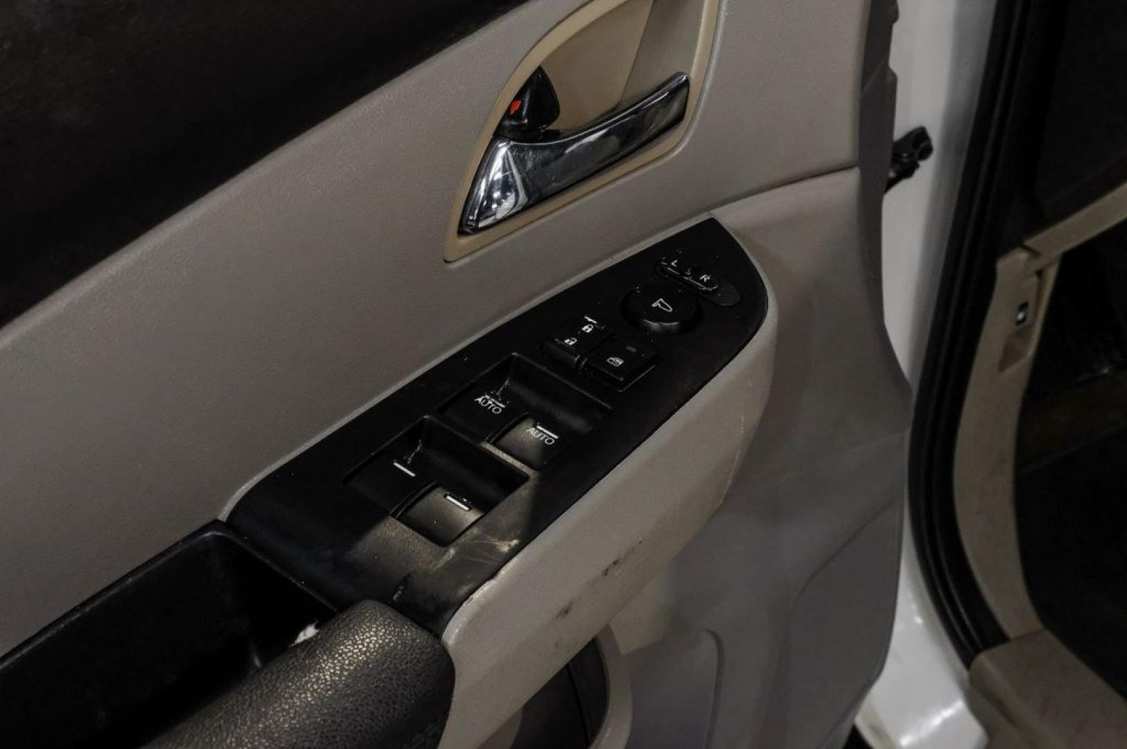 2017 White Diamond Pearl /Beige Honda Odyssey SE (5FNRL5H3XHB) with an 3.5L V6 SOHC i-VTEC 24V engine, Automatic transmission, located at 15300 Midway Rd., Addison, TX, 75001, (972) 702-0011, 32.958321, -96.838074 - Photo#51