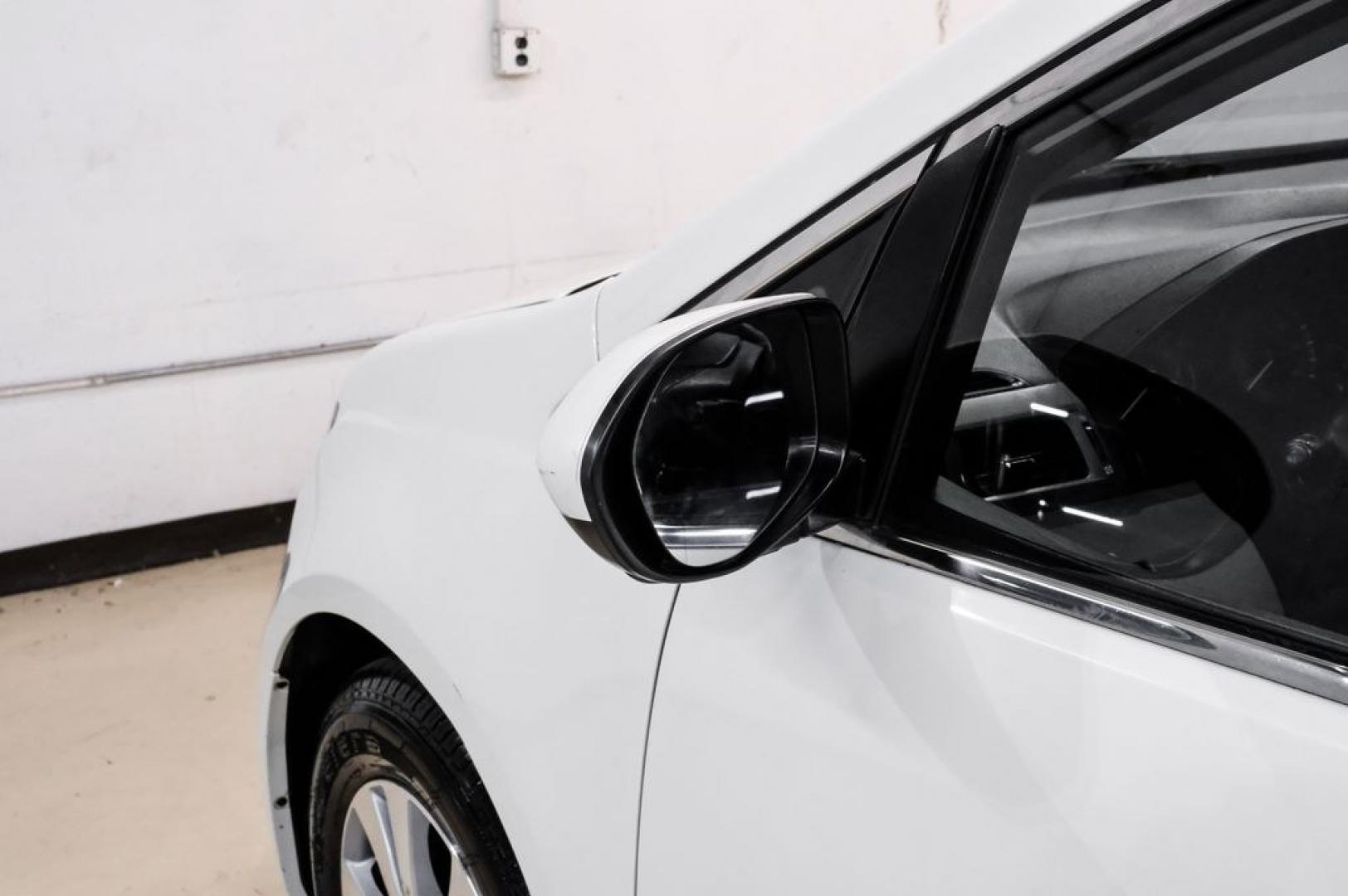 2017 White Diamond Pearl /Beige Honda Odyssey SE (5FNRL5H3XHB) with an 3.5L V6 SOHC i-VTEC 24V engine, Automatic transmission, located at 15300 Midway Rd., Addison, TX, 75001, (972) 702-0011, 32.958321, -96.838074 - Photo#53