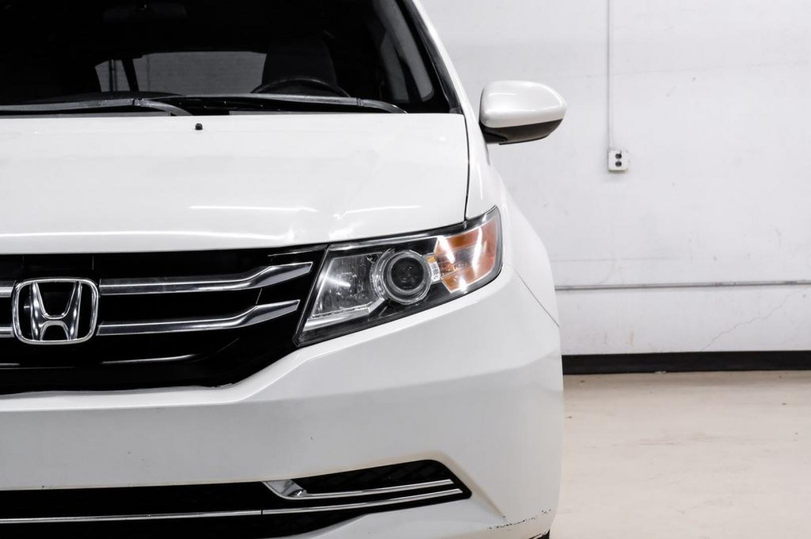 2017 White Diamond Pearl /Beige Honda Odyssey SE (5FNRL5H3XHB) with an 3.5L V6 SOHC i-VTEC 24V engine, Automatic transmission, located at 15300 Midway Rd., Addison, TX, 75001, (972) 702-0011, 32.958321, -96.838074 - Photo#54