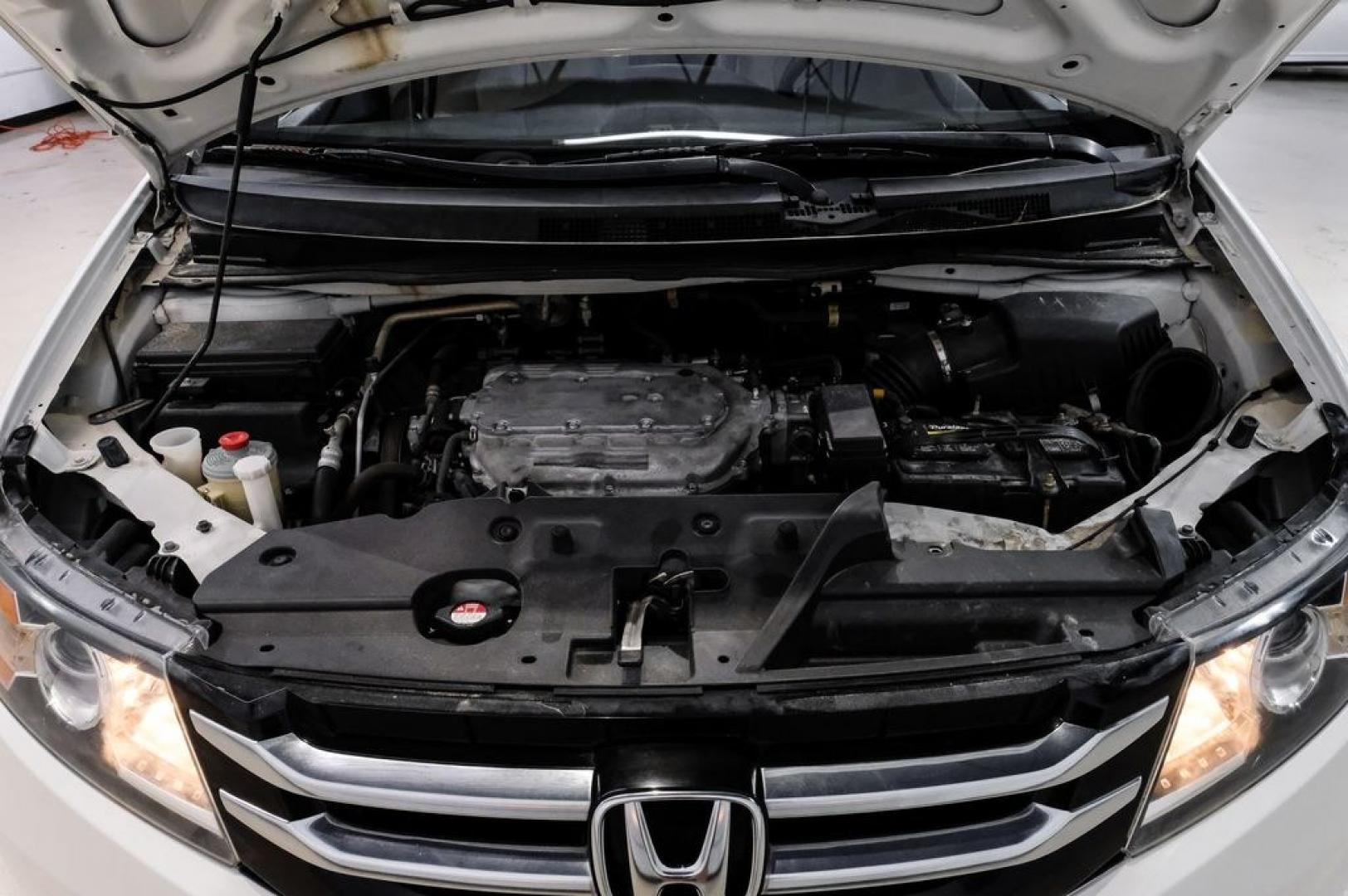 2017 White Diamond Pearl /Beige Honda Odyssey SE (5FNRL5H3XHB) with an 3.5L V6 SOHC i-VTEC 24V engine, Automatic transmission, located at 15300 Midway Rd., Addison, TX, 75001, (972) 702-0011, 32.958321, -96.838074 - Photo#57