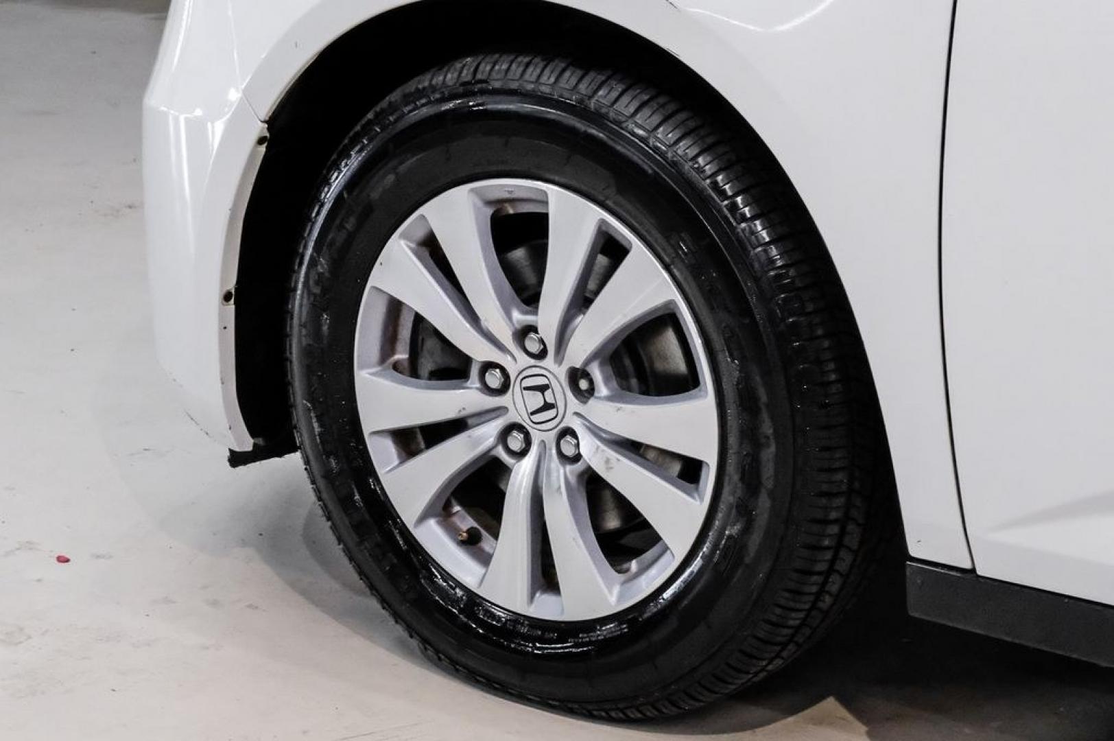 2017 White Diamond Pearl /Beige Honda Odyssey SE (5FNRL5H3XHB) with an 3.5L V6 SOHC i-VTEC 24V engine, Automatic transmission, located at 15300 Midway Rd., Addison, TX, 75001, (972) 702-0011, 32.958321, -96.838074 - Photo#61
