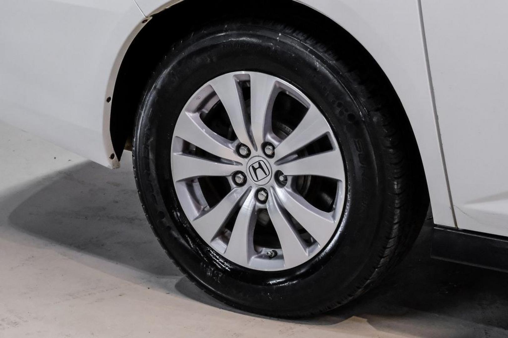 2017 White Diamond Pearl /Beige Honda Odyssey SE (5FNRL5H3XHB) with an 3.5L V6 SOHC i-VTEC 24V engine, Automatic transmission, located at 15300 Midway Rd., Addison, TX, 75001, (972) 702-0011, 32.958321, -96.838074 - Photo#62