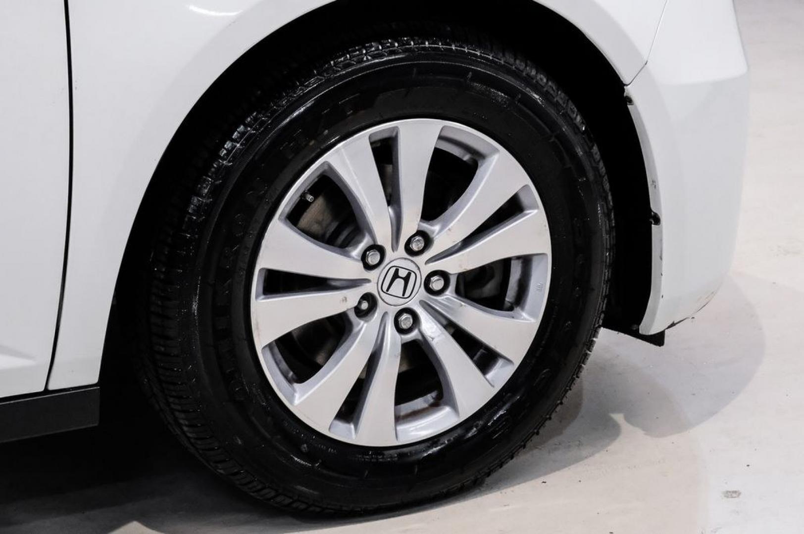 2017 White Diamond Pearl /Beige Honda Odyssey SE (5FNRL5H3XHB) with an 3.5L V6 SOHC i-VTEC 24V engine, Automatic transmission, located at 15300 Midway Rd., Addison, TX, 75001, (972) 702-0011, 32.958321, -96.838074 - Photo#63