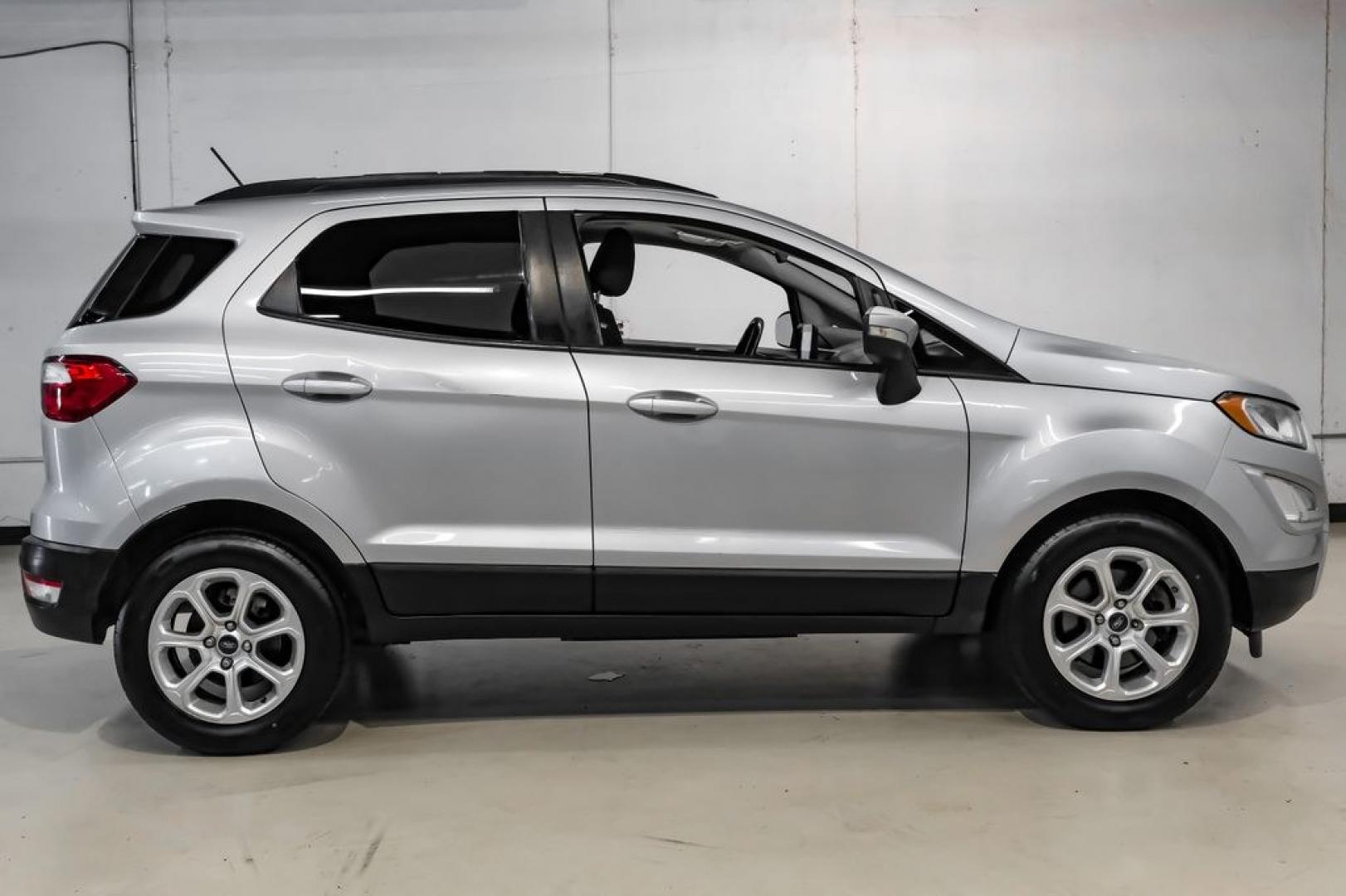 2018 Silver Metallic /Black Ford EcoSport SE (MAJ3P1TE9JC) with an EcoBoost 1.0L I3 GTDi DOHC Turbocharged VCT engine, Automatic transmission, located at 15300 Midway Rd., Addison, TX, 75001, (972) 702-0011, 32.958321, -96.838074- Photo#9