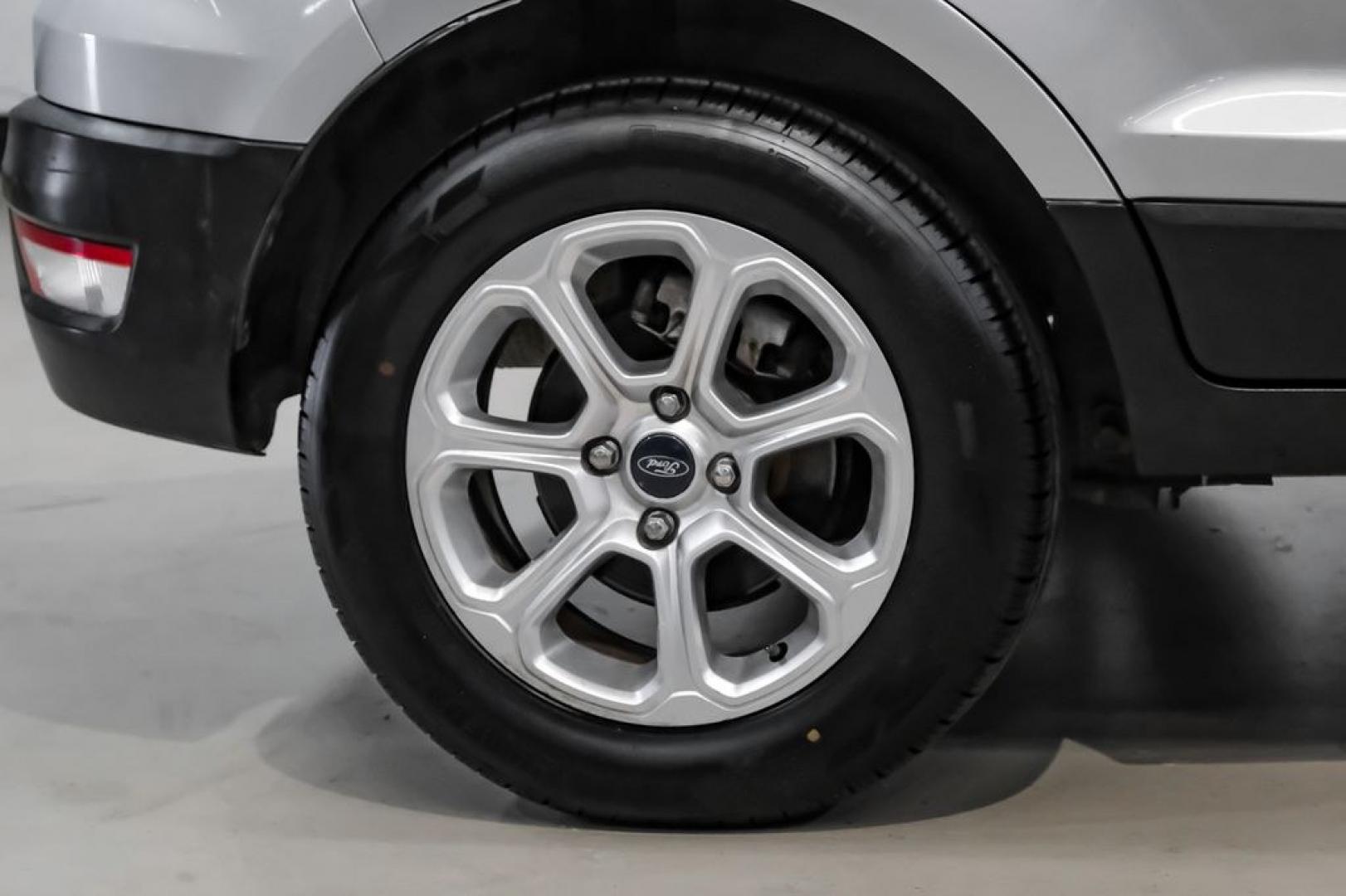 2018 Silver Metallic /Black Ford EcoSport SE (MAJ3P1TE9JC) with an EcoBoost 1.0L I3 GTDi DOHC Turbocharged VCT engine, Automatic transmission, located at 15300 Midway Rd., Addison, TX, 75001, (972) 702-0011, 32.958321, -96.838074- Photo#52