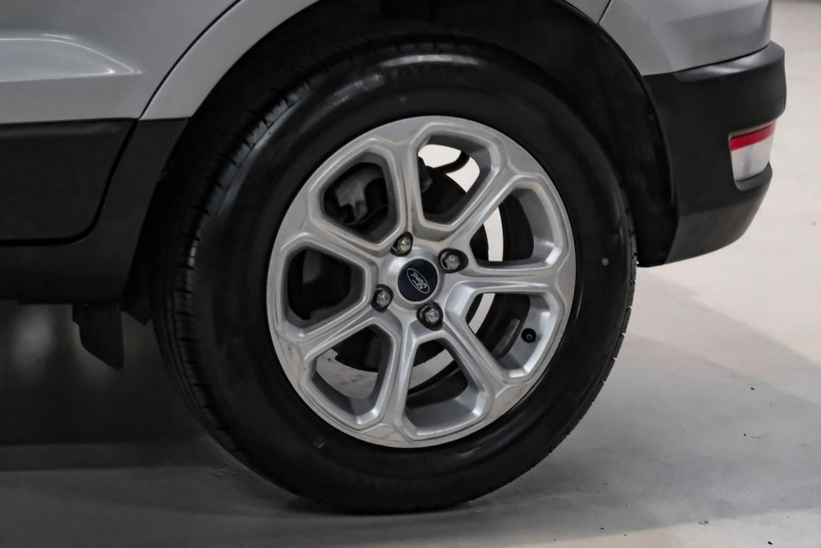 2018 Silver Metallic /Black Ford EcoSport SE (MAJ3P1TE9JC) with an EcoBoost 1.0L I3 GTDi DOHC Turbocharged VCT engine, Automatic transmission, located at 15300 Midway Rd., Addison, TX, 75001, (972) 702-0011, 32.958321, -96.838074- Photo#55