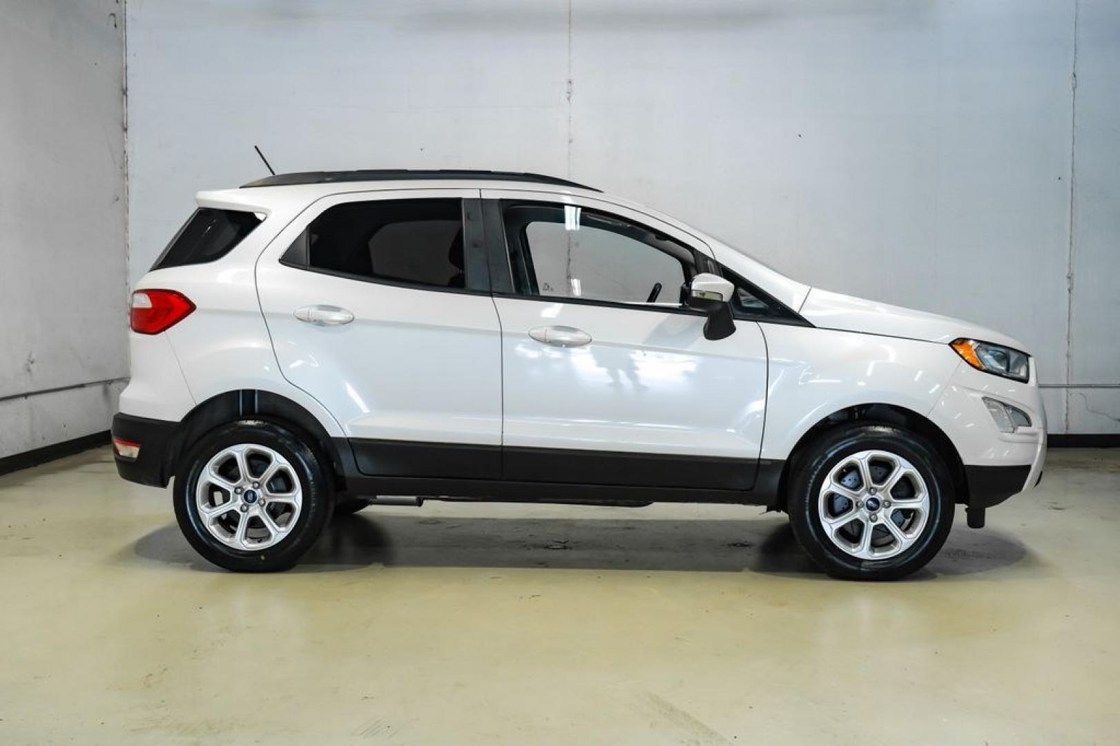 2020 White Platinum Clearcoat Metallic /Black Ford EcoSport SE (MAJ6S3GL3LC) with an 2.0L I4 Ti-VCT GDI engine, Automatic transmission, located at 15300 Midway Rd., Addison, TX, 75001, (972) 702-0011, 32.958321, -96.838074 - Photo#9