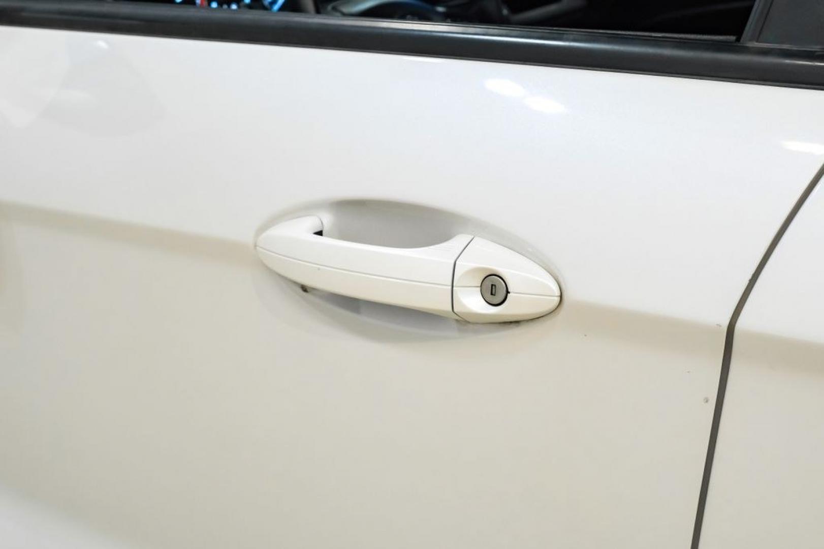 2020 White Platinum Clearcoat Metallic /Black Ford EcoSport SE (MAJ6S3GL3LC) with an 2.0L I4 Ti-VCT GDI engine, Automatic transmission, located at 15300 Midway Rd., Addison, TX, 75001, (972) 702-0011, 32.958321, -96.838074 - Photo#40