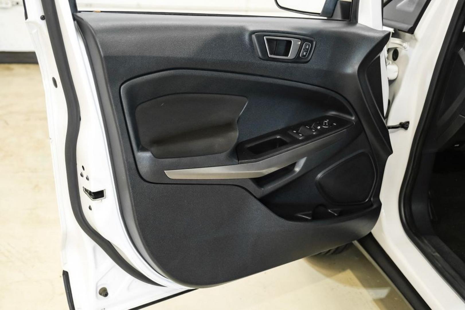 2020 White Platinum Clearcoat Metallic /Black Ford EcoSport SE (MAJ6S3GL3LC) with an 2.0L I4 Ti-VCT GDI engine, Automatic transmission, located at 15300 Midway Rd., Addison, TX, 75001, (972) 702-0011, 32.958321, -96.838074 - Photo#43