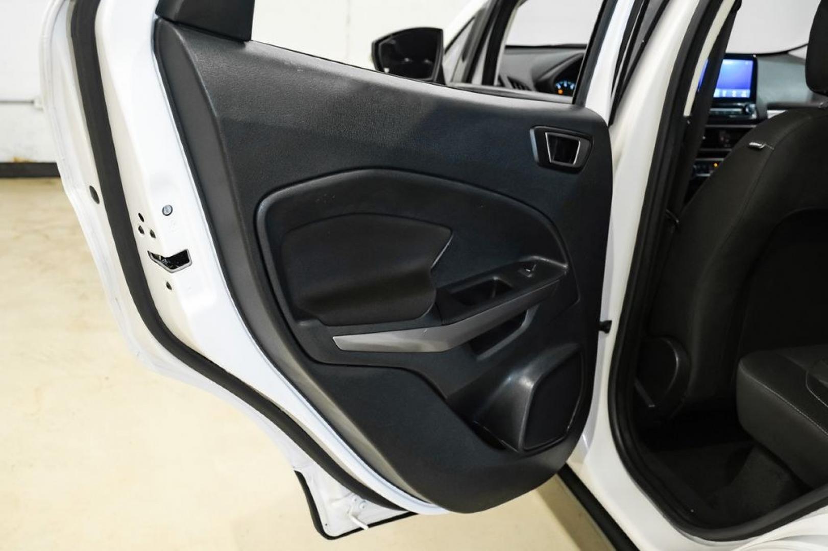 2020 White Platinum Clearcoat Metallic /Black Ford EcoSport SE (MAJ6S3GL3LC) with an 2.0L I4 Ti-VCT GDI engine, Automatic transmission, located at 15300 Midway Rd., Addison, TX, 75001, (972) 702-0011, 32.958321, -96.838074 - Photo#46