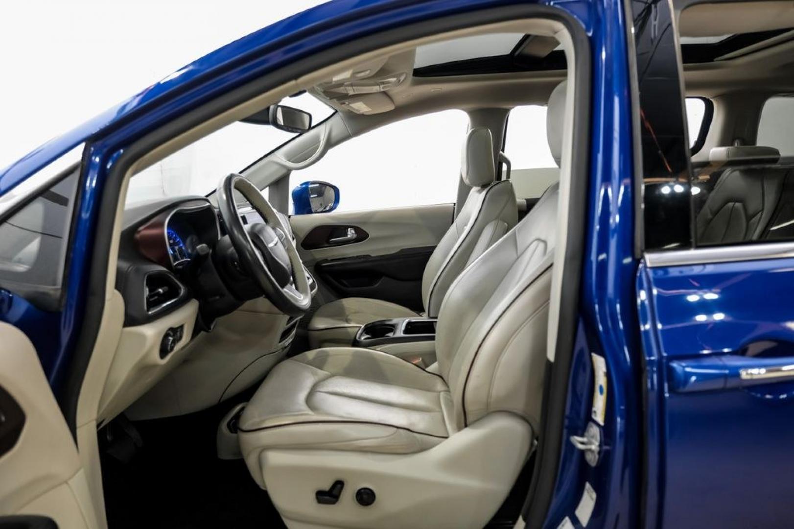 2020 Ocean Blue Metallic /Black Chrysler Pacifica Limited (2C4RC1GG0LR) with an 3.6L V6 24V VVT engine, Automatic transmission, located at 15300 Midway Rd., Addison, TX, 75001, (972) 702-0011, 32.958321, -96.838074 - Photo#3