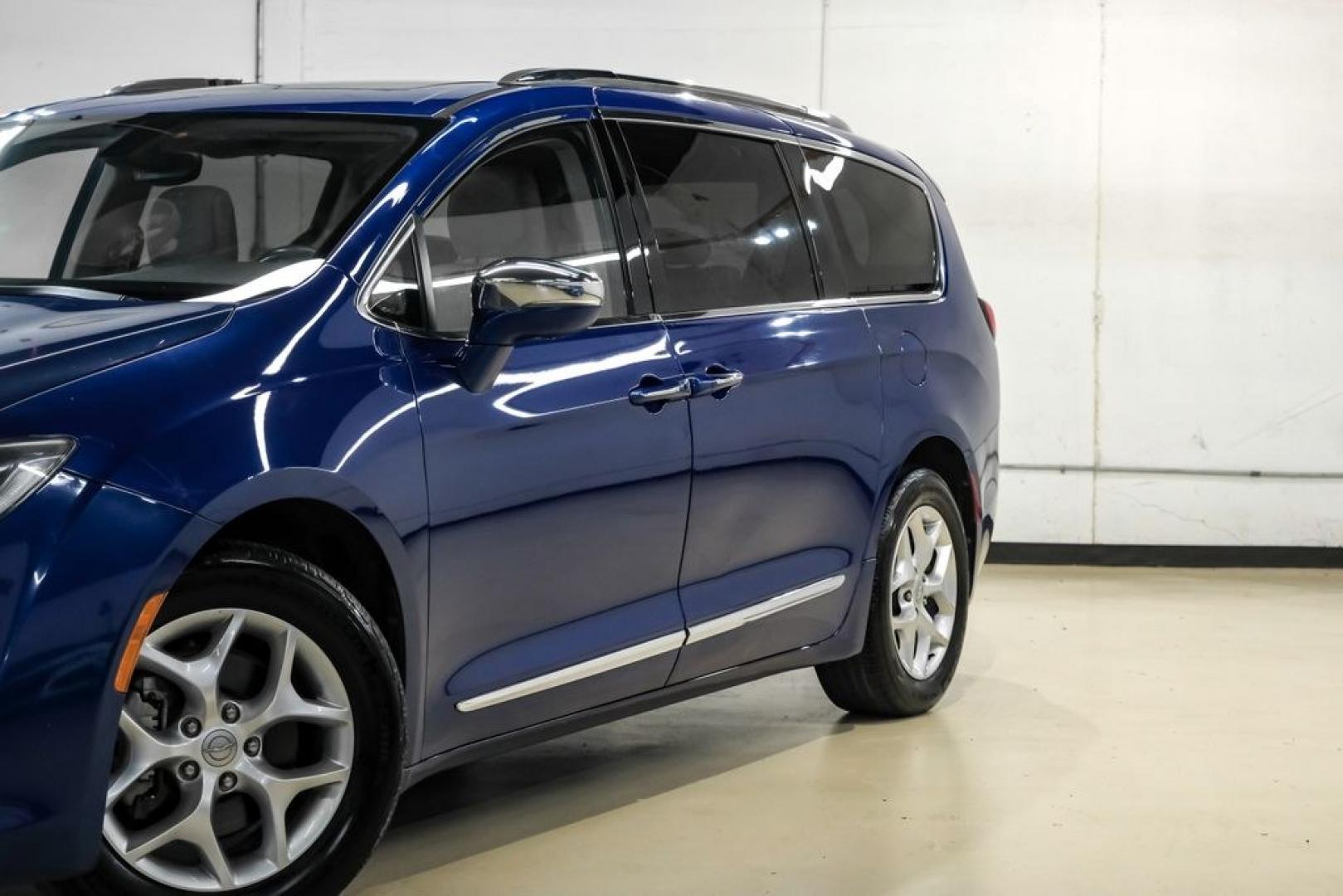 2020 Ocean Blue Metallic /Black Chrysler Pacifica Limited (2C4RC1GG0LR) with an 3.6L V6 24V VVT engine, Automatic transmission, located at 15300 Midway Rd., Addison, TX, 75001, (972) 702-0011, 32.958321, -96.838074 - Photo#6